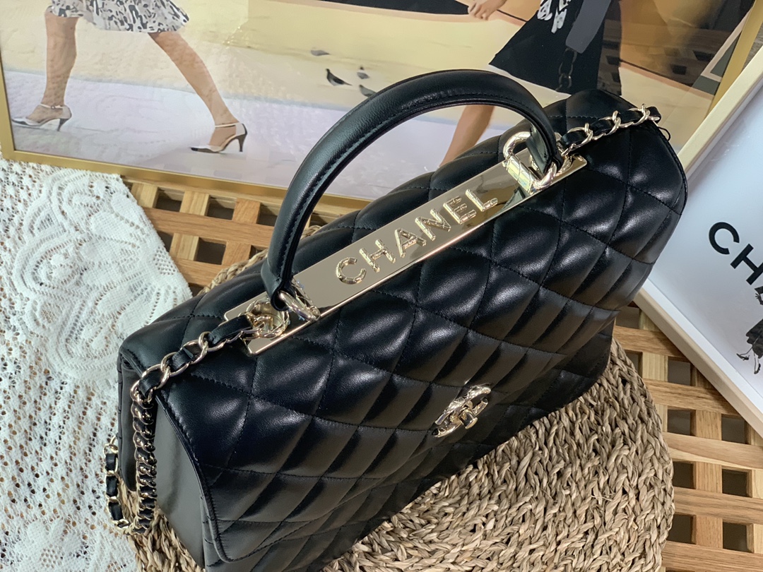 Ch**el Black Large Trendy CC Lambskin Leather Flap Bag