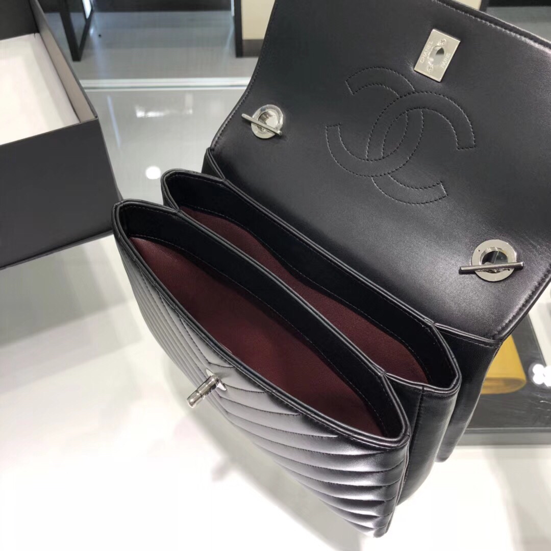 Bagsaaa Ch**el Trendy CC Chevron Black Leather Silver Hardware