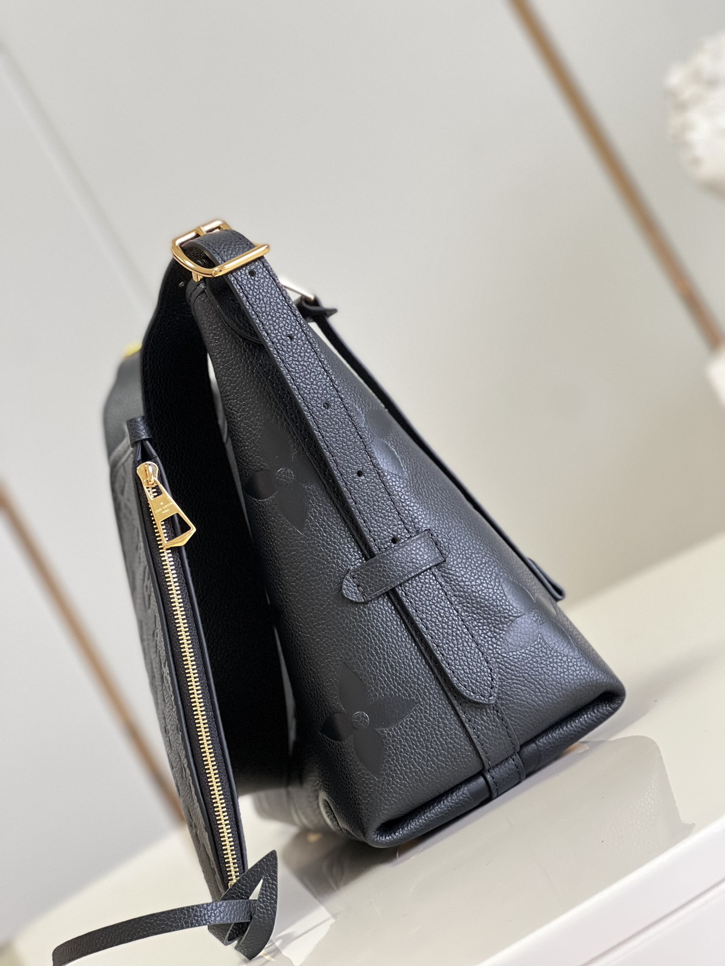 Bagsaaa L0vis Vvtt0n Carryall PM bag Black