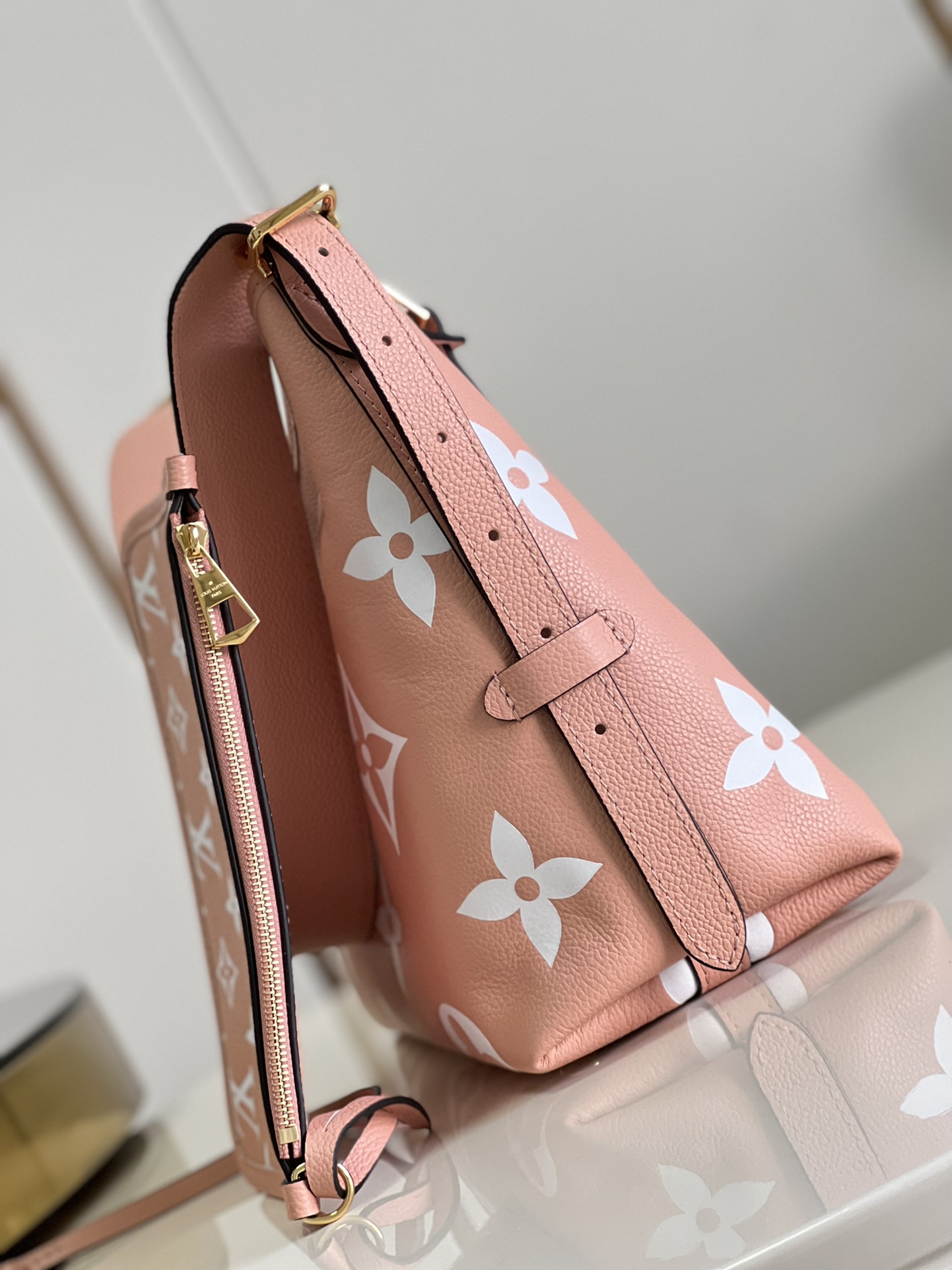 Bagsaaa L0vis Vvtt0n Carryall PM bag Bicolor