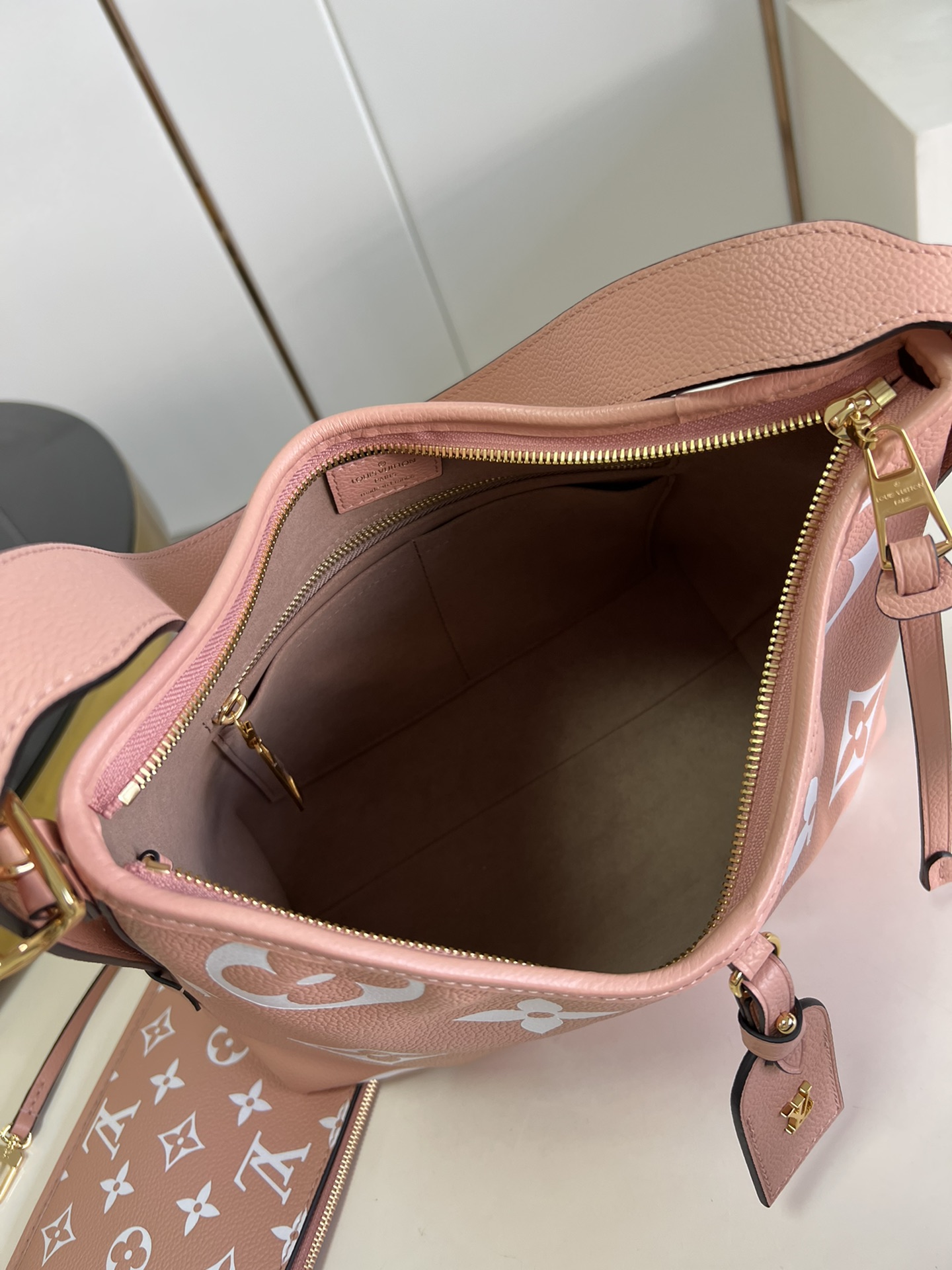 Bagsaaa L0vis Vvtt0n Carryall PM bag Bicolor
