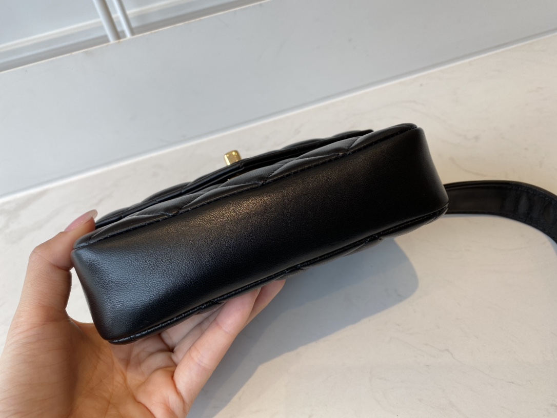 Bagsaaa Ch**el Vintage Waist Bag Black Lambskin - 18*11*5cm