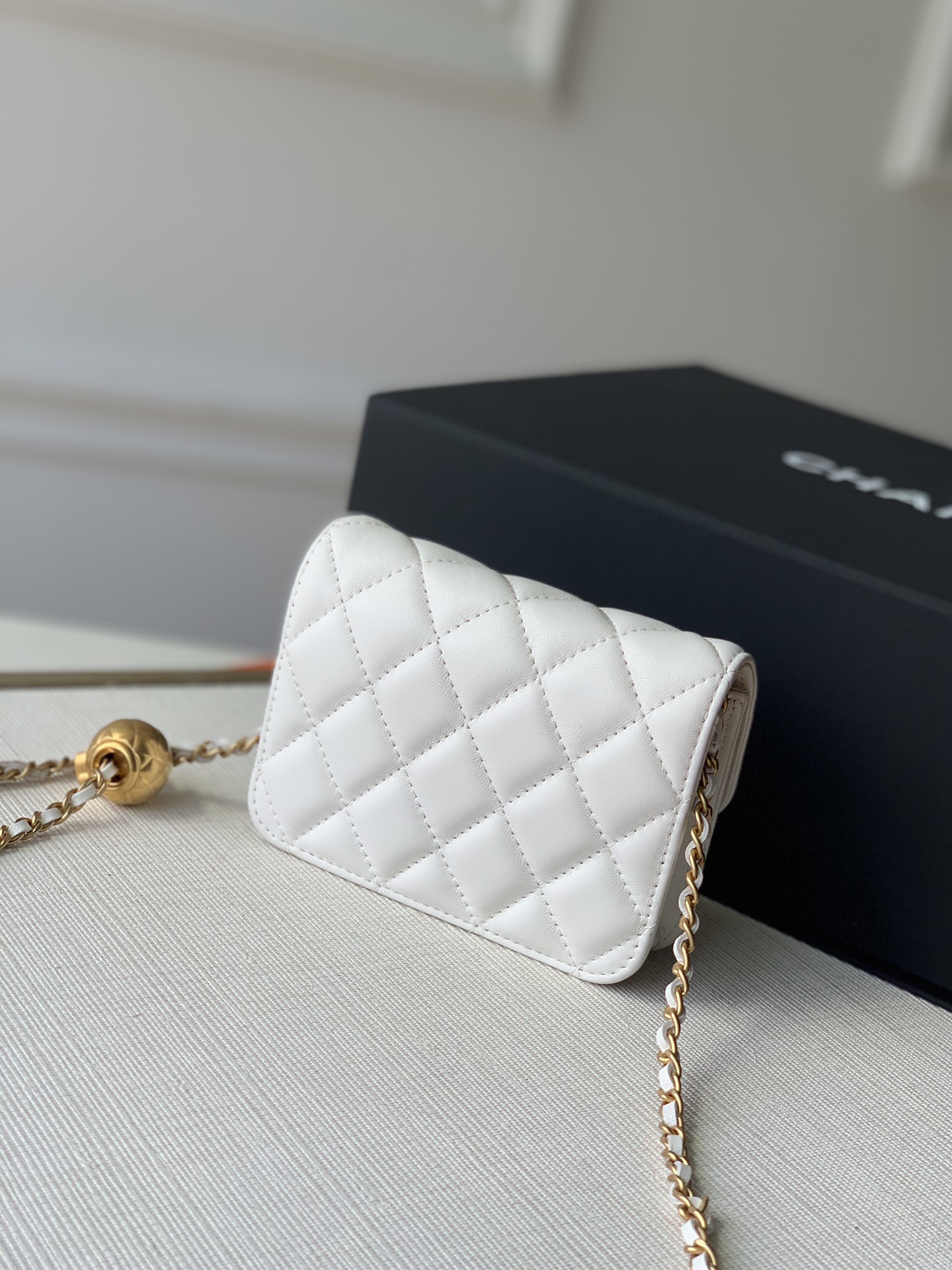 Bagsaaa Ch**el Mini Belt Bag White Lambskin - 12x3x9cm