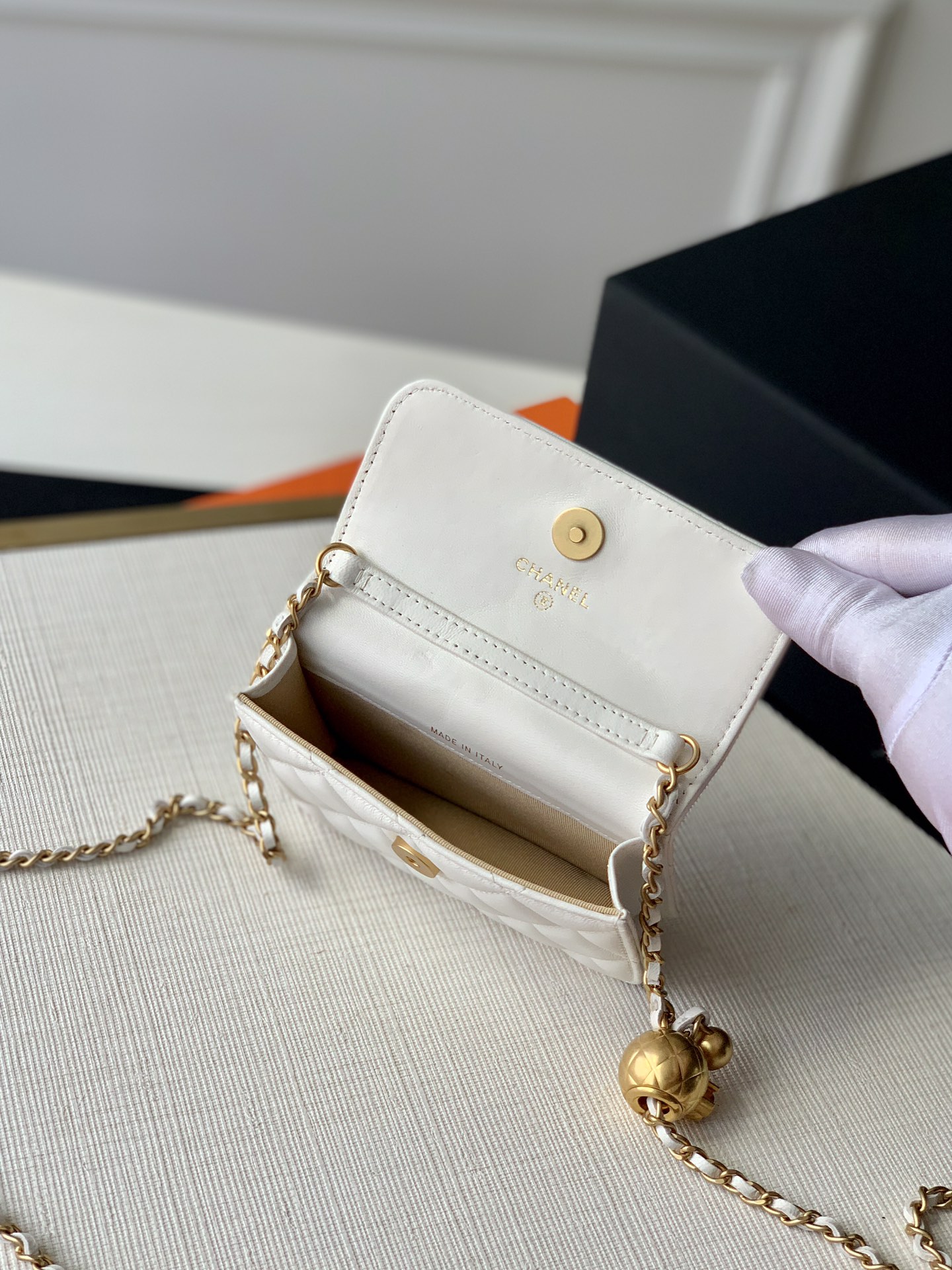 Bagsaaa Ch**el Mini Belt Bag White Lambskin - 12x3x9cm