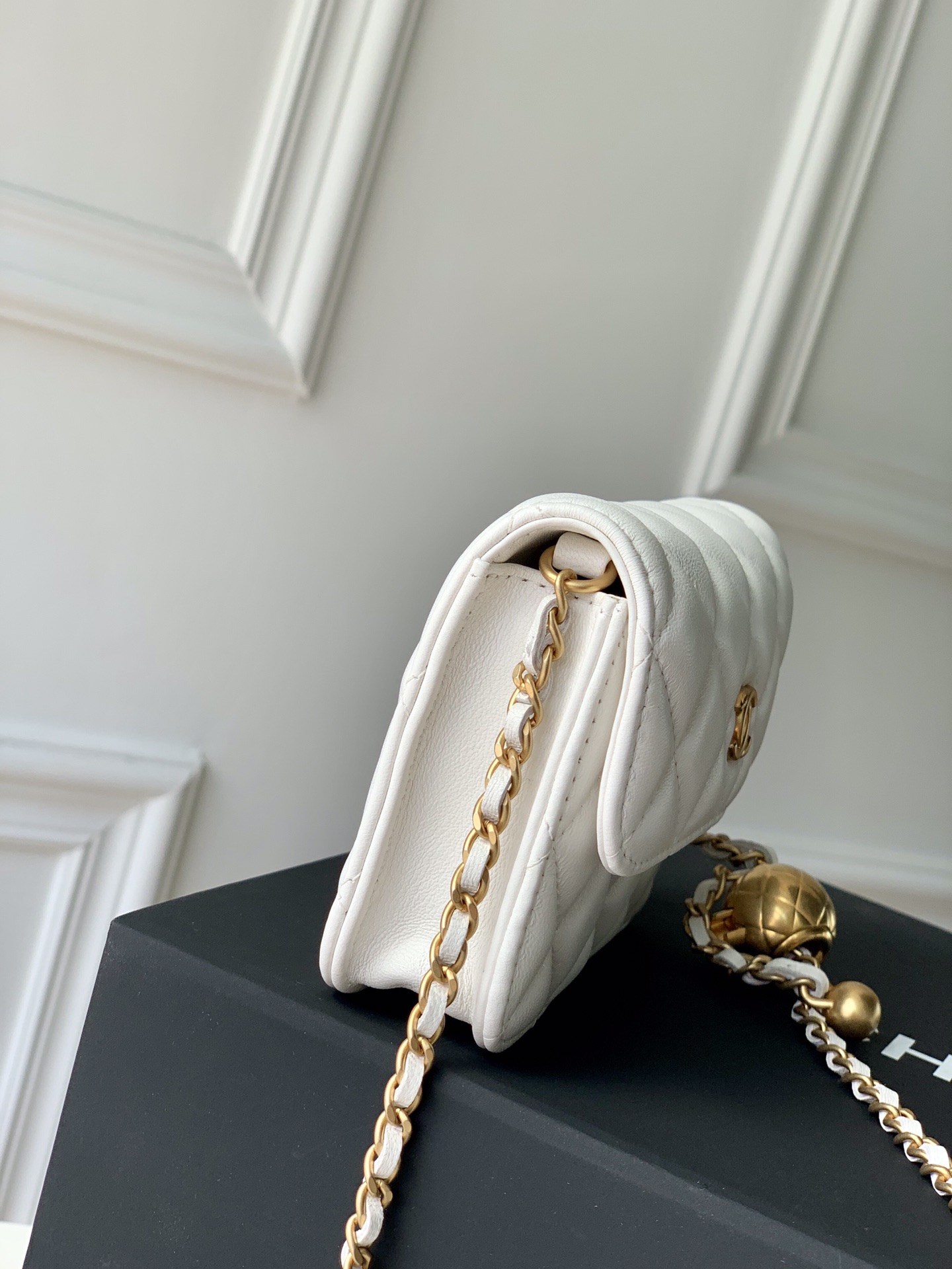 Bagsaaa Ch**el Mini Belt Bag White Lambskin - 12x3x9cm