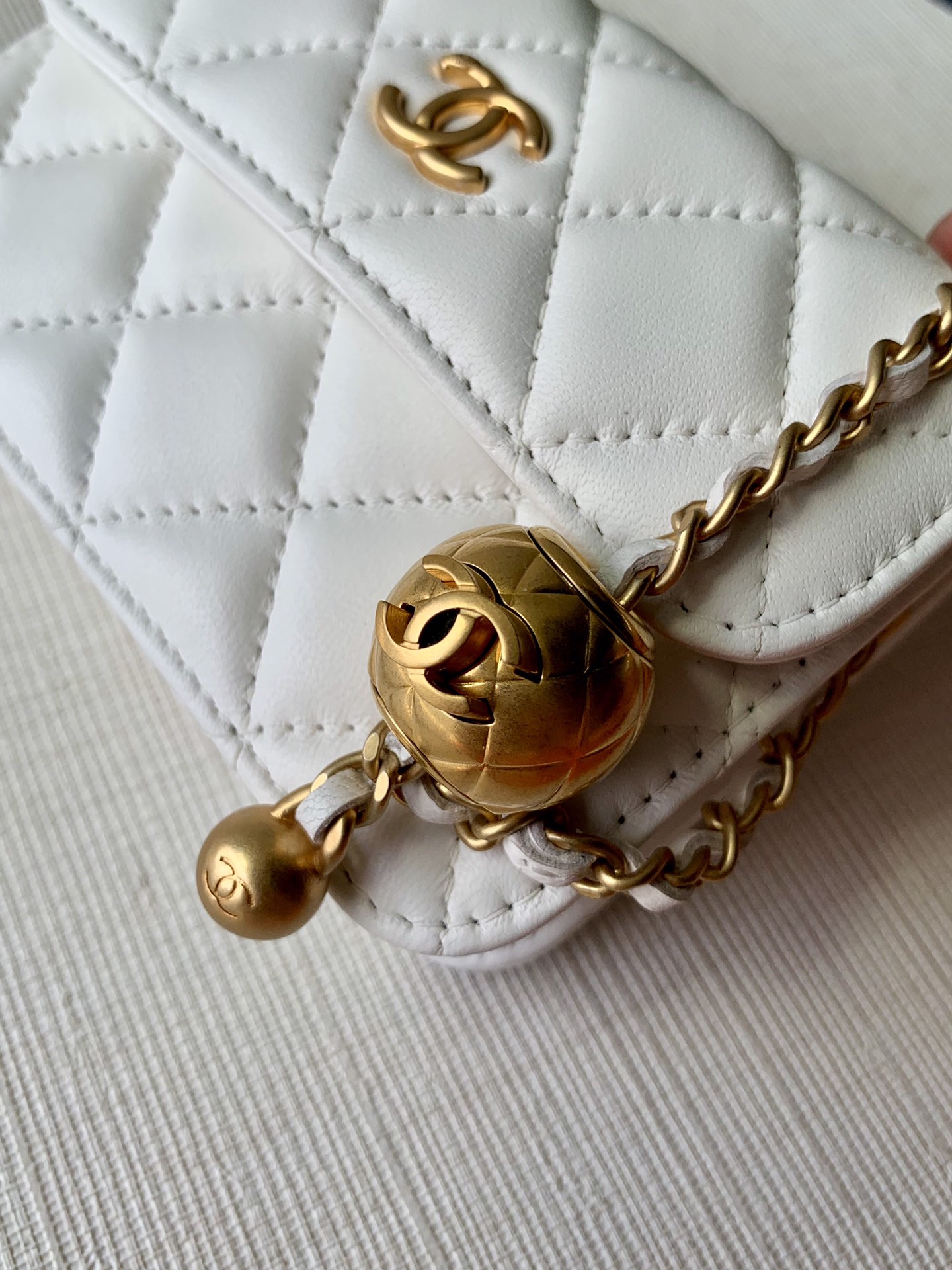 Bagsaaa Ch**el Mini Belt Bag White Lambskin - 12x3x9cm