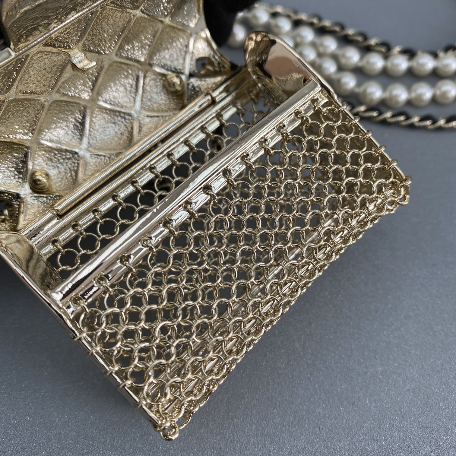 Bagsaaa Ch**el Tiny Belt bag gold metal pearl chain - 6.2x2.7x4.7cm