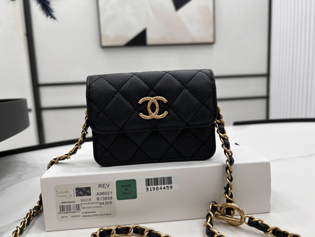 Bagsaaa Ch**el Belt Bag 24k Black 