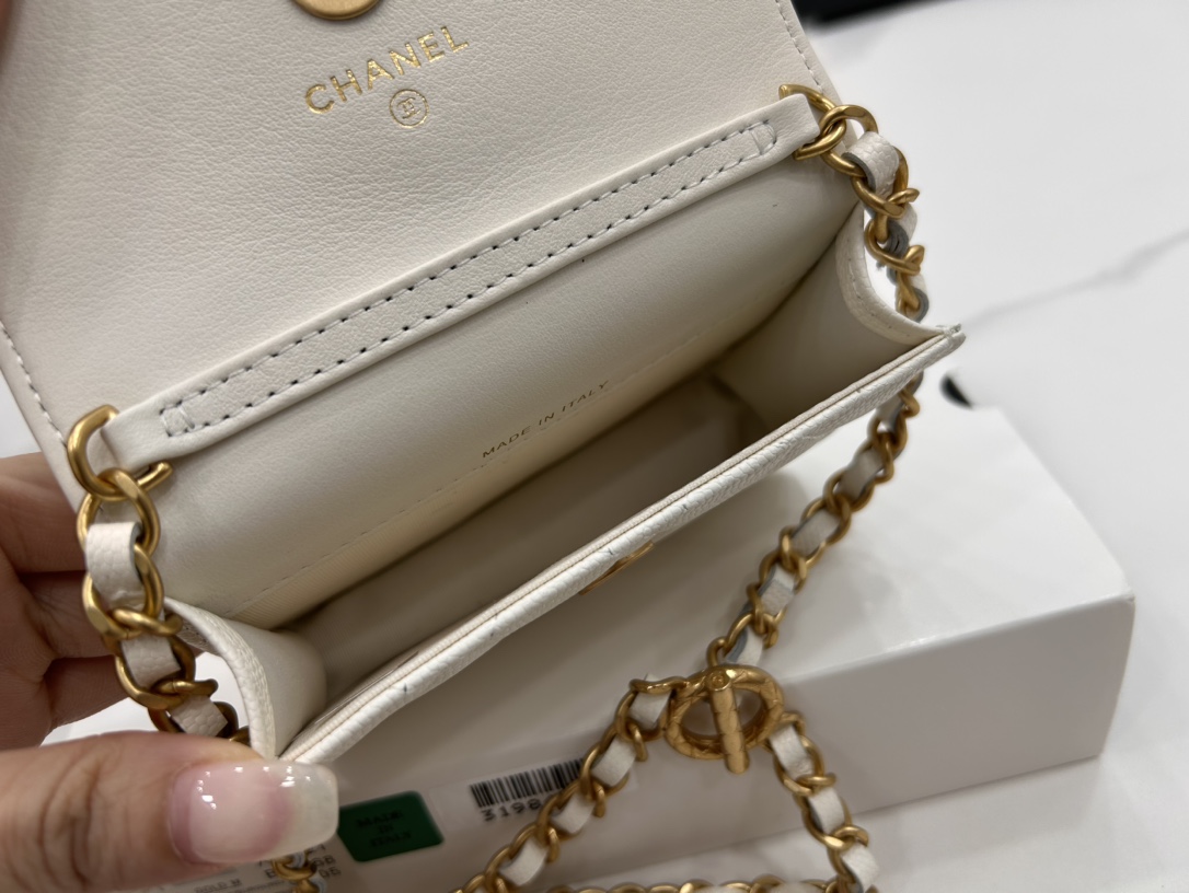 Bagsaaa Ch**el Belt Bag 24k White