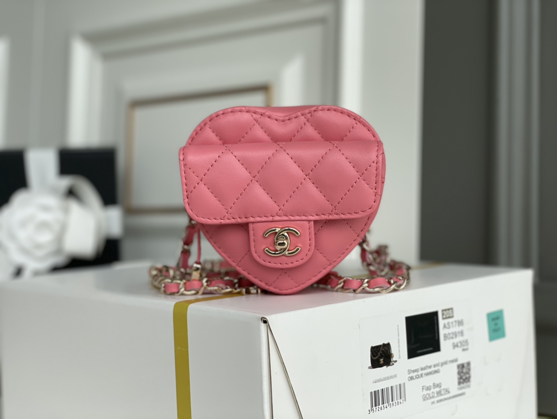 Bagsaaa Ch**el Heart Belt Bag Pink - 11x8.5x5.5cm