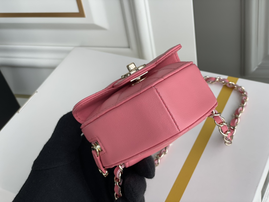 Bagsaaa Ch**el Heart Belt Bag Pink - 11x8.5x5.5cm