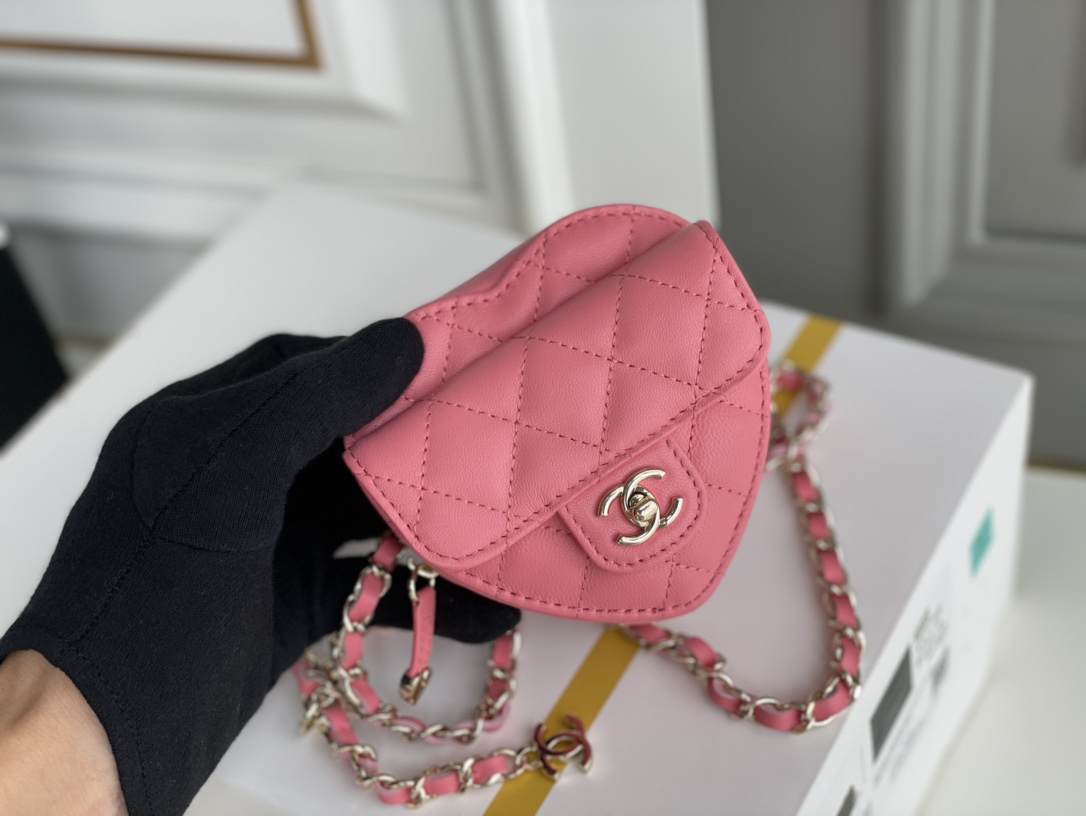 Bagsaaa Ch**el Heart Belt Bag Pink - 11x8.5x5.5cm