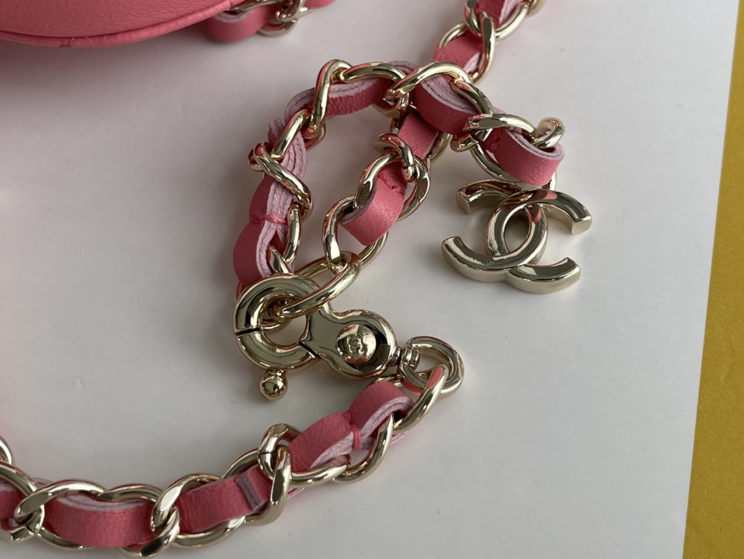 Bagsaaa Ch**el Heart Belt Bag Pink - 11x8.5x5.5cm