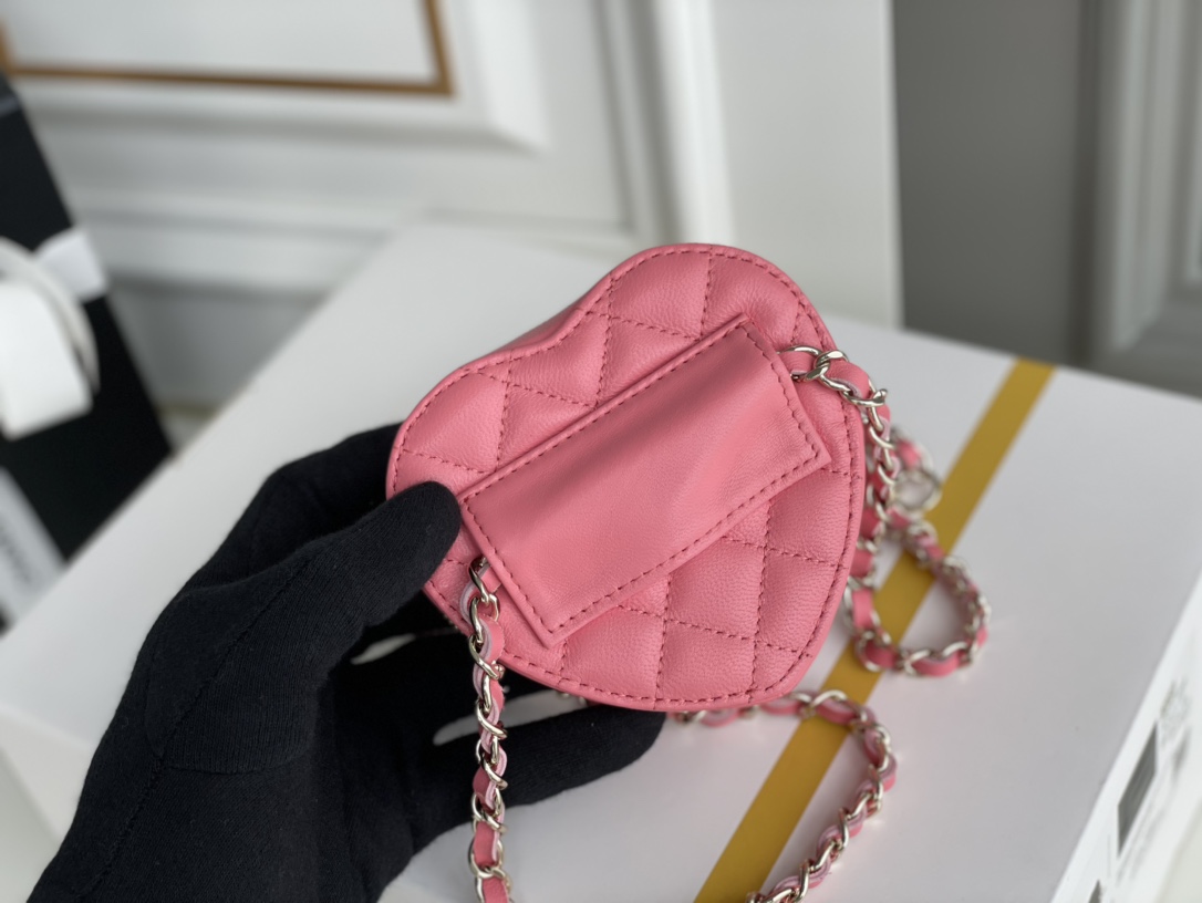 Bagsaaa Ch**el Heart Belt Bag Pink - 11x8.5x5.5cm