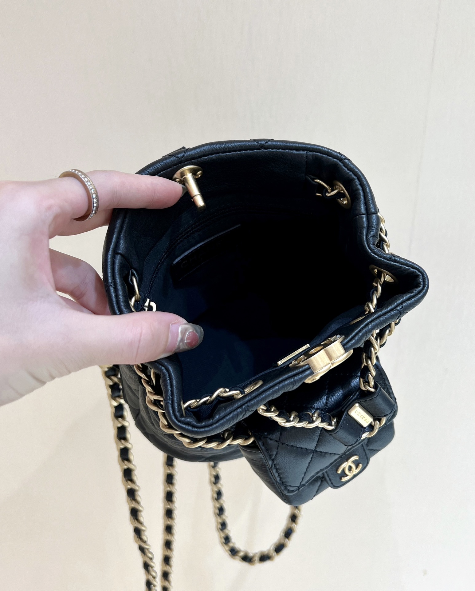 Bagsaaa Ch**el Backpack Bucket Lambskin Black Leather - 16.5*17*12cm