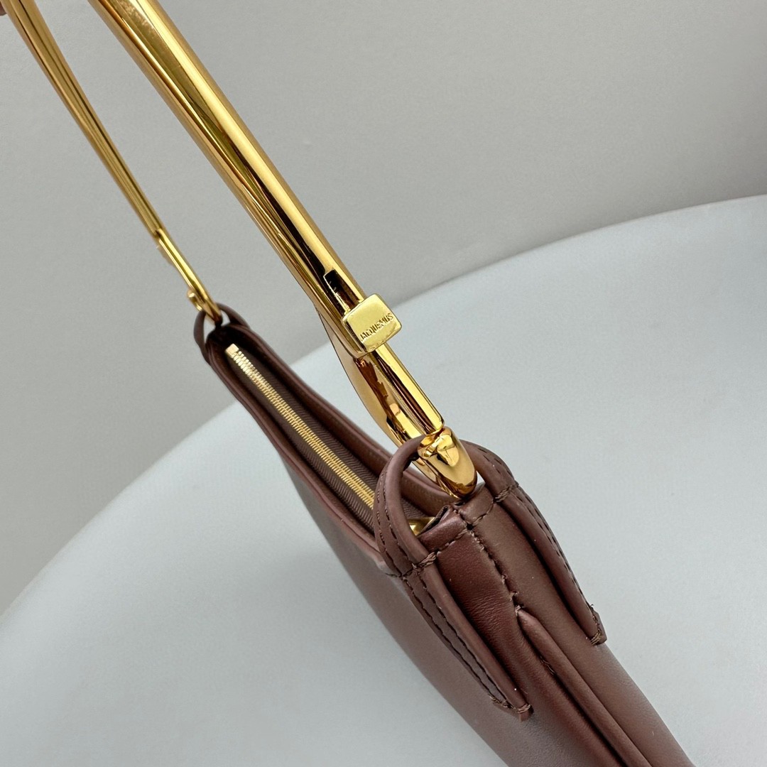 Bagsaaa Jacquemus Le Bisou Mousqueton Shoulder Bag - Dark Brown