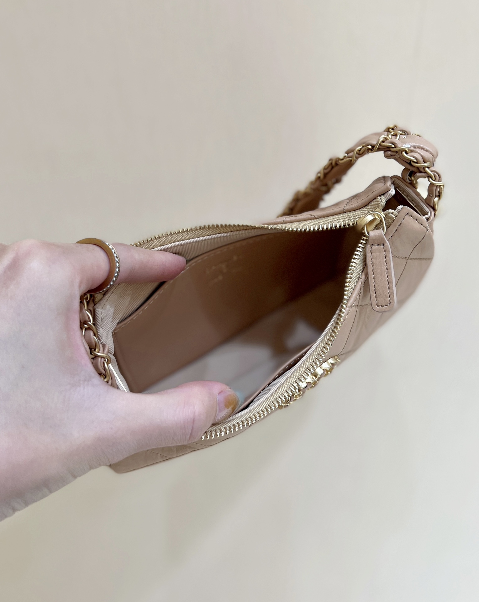 Bagsaaa Ch**el 19 Hobo Shoulder Beige Bag - 13.5×23.5×5.3cm