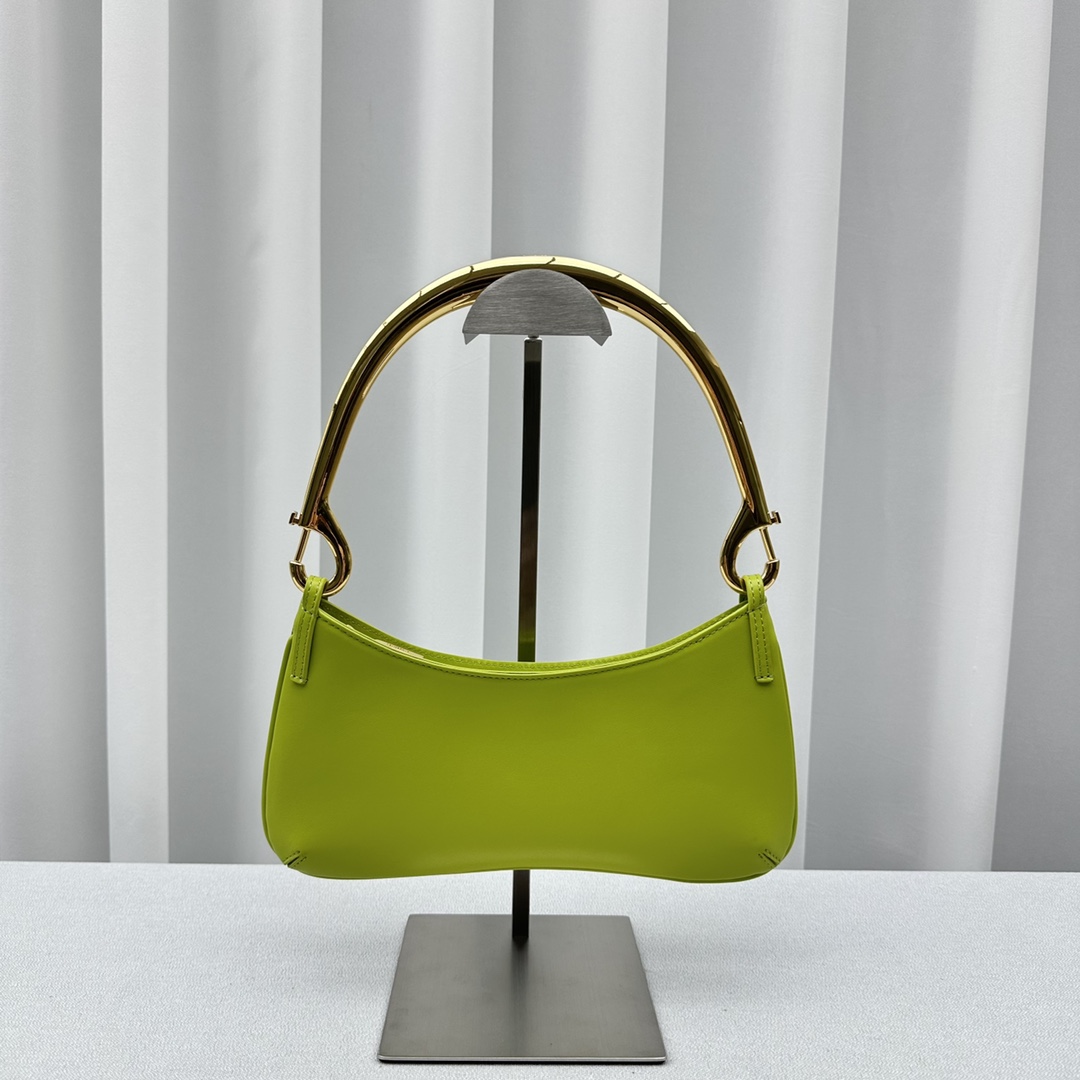 Bagsaaa Jacquemus Le Bisou Mousqueton Shoulder Bag - Green