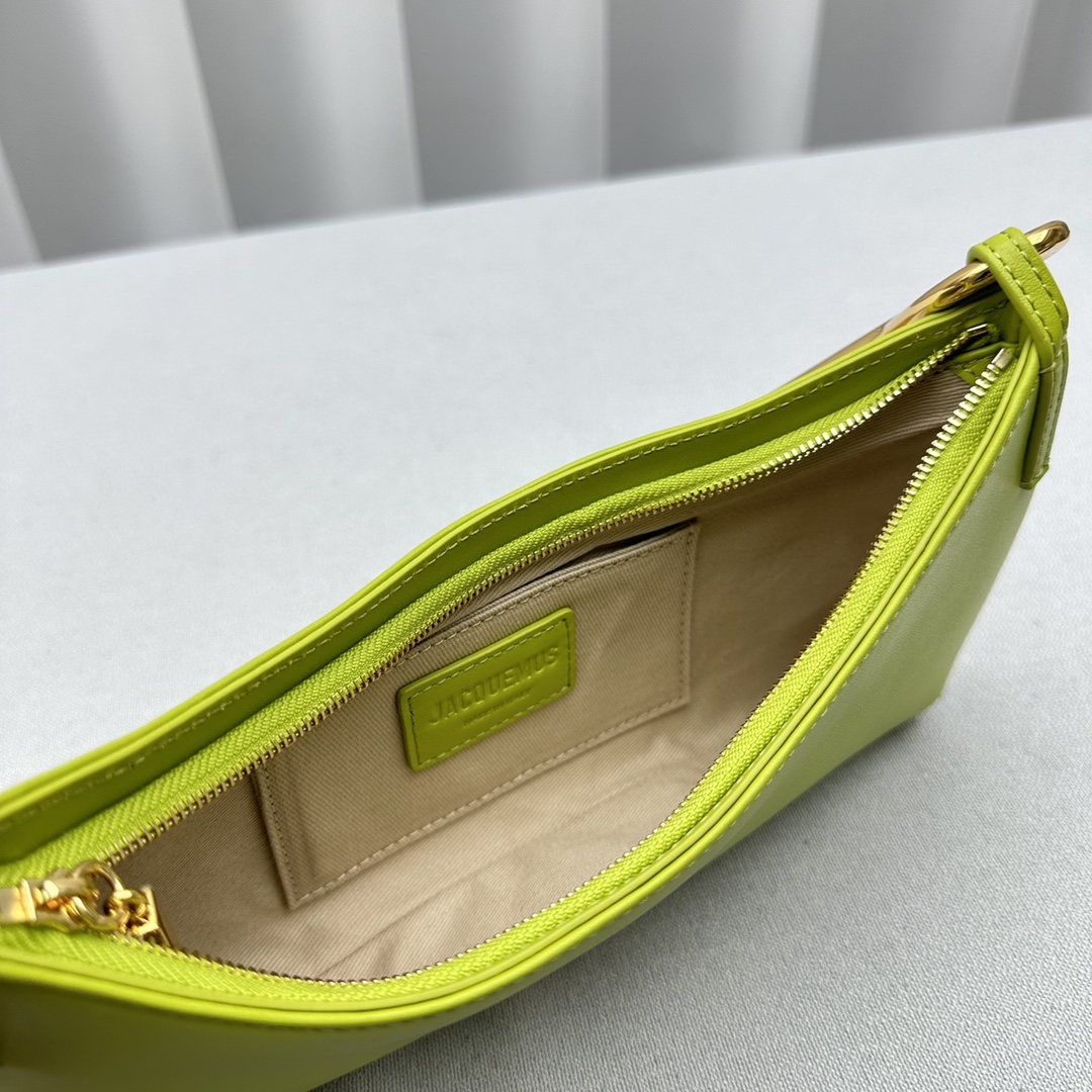 Bagsaaa Jacquemus Le Bisou Mousqueton Shoulder Bag - Green
