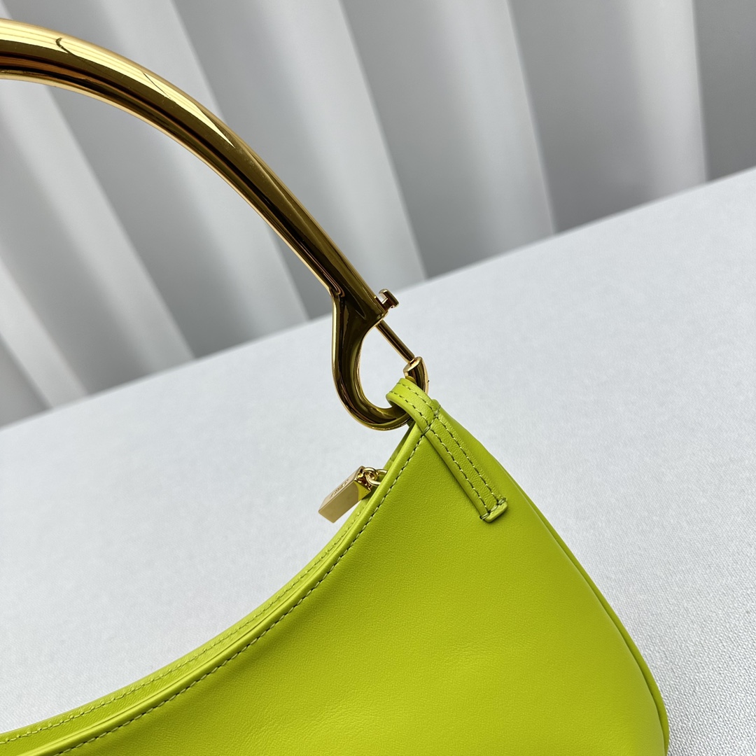 Bagsaaa Jacquemus Le Bisou Mousqueton Shoulder Bag - Green