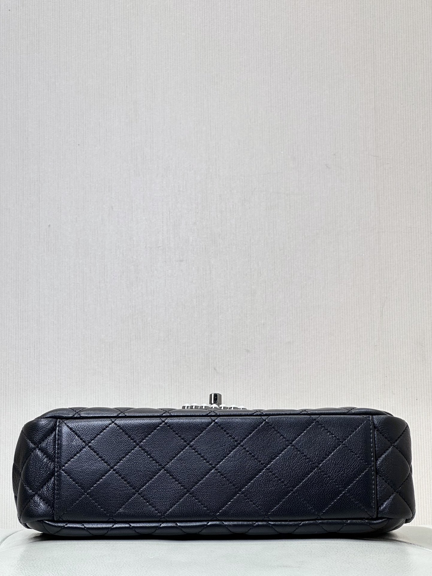 Bagsaaa Ch**el Pearl Chain Flap Bag - 29x19cm