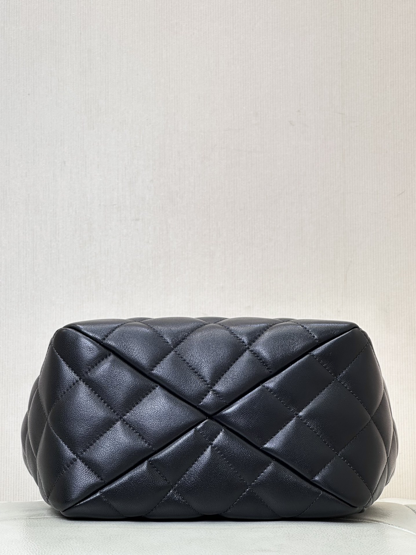 Bagsaaa Ch**el Black handle Tote - 22/19/14cm