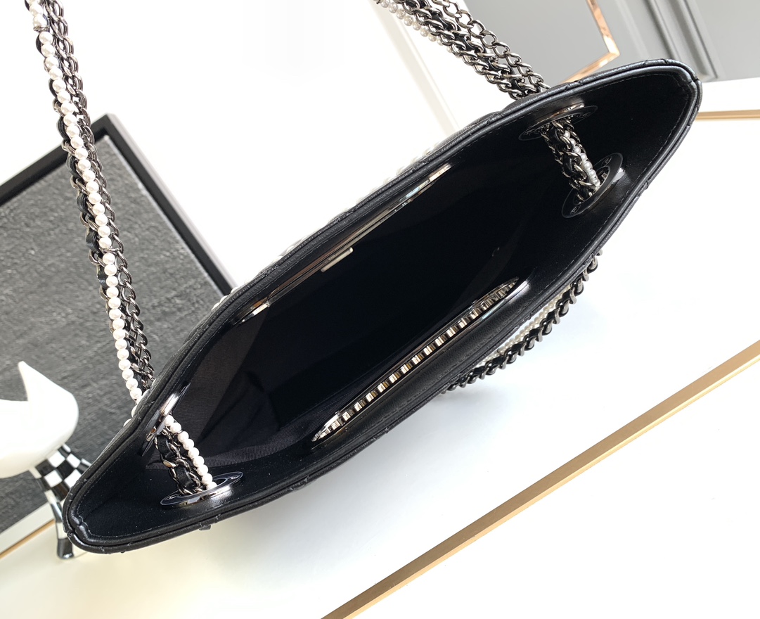 Bagsaaa Ch**el Shopping Bag Aged Shiny Lambskin, Crystal Pearls & Black Metal Black