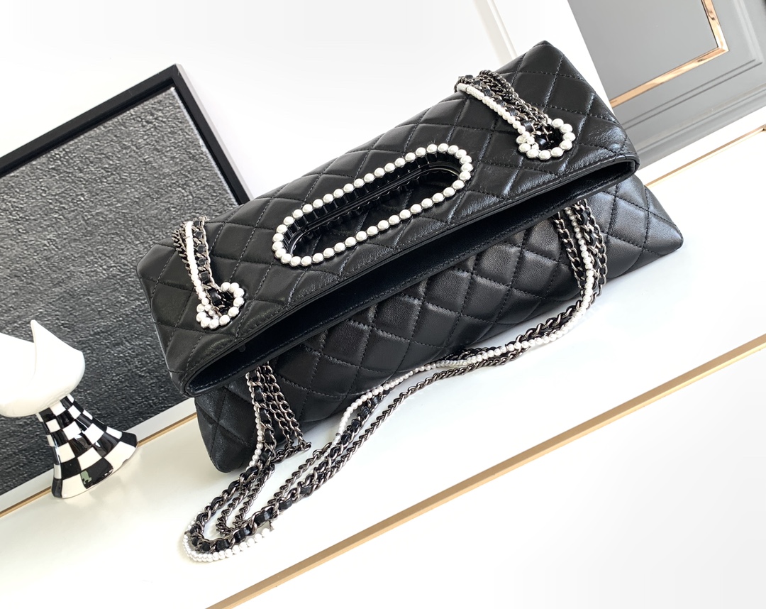 Bagsaaa Ch**el Shopping Bag Aged Shiny Lambskin, Crystal Pearls & Black Metal Black