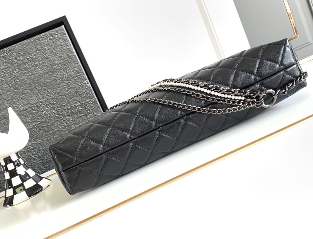 Bagsaaa Ch**el Shopping Bag Aged Shiny Lambskin, Crystal Pearls & Black Metal Black