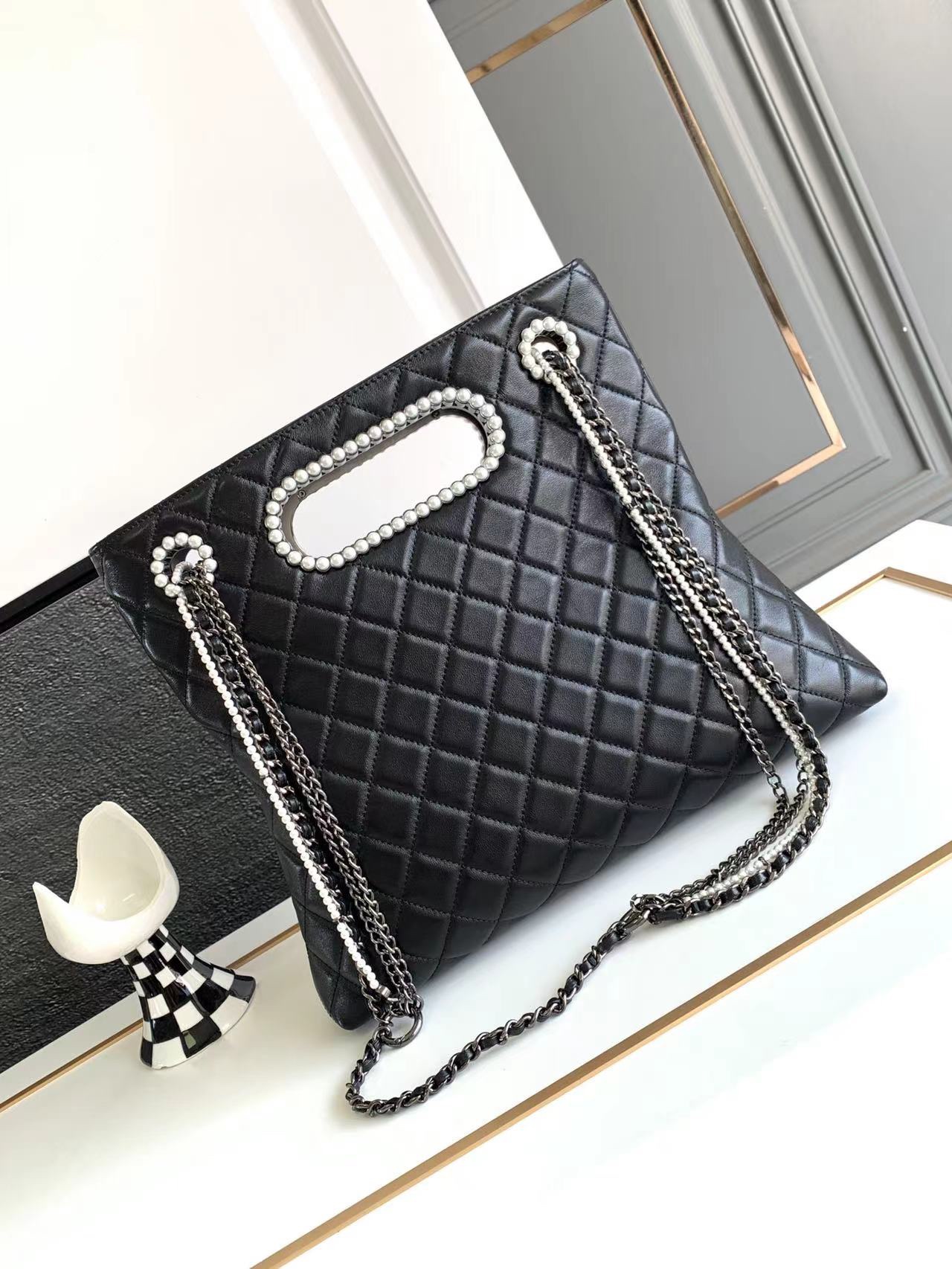 Bagsaaa Ch**el Shopping Bag Aged Shiny Lambskin, Crystal Pearls & Black Metal Black