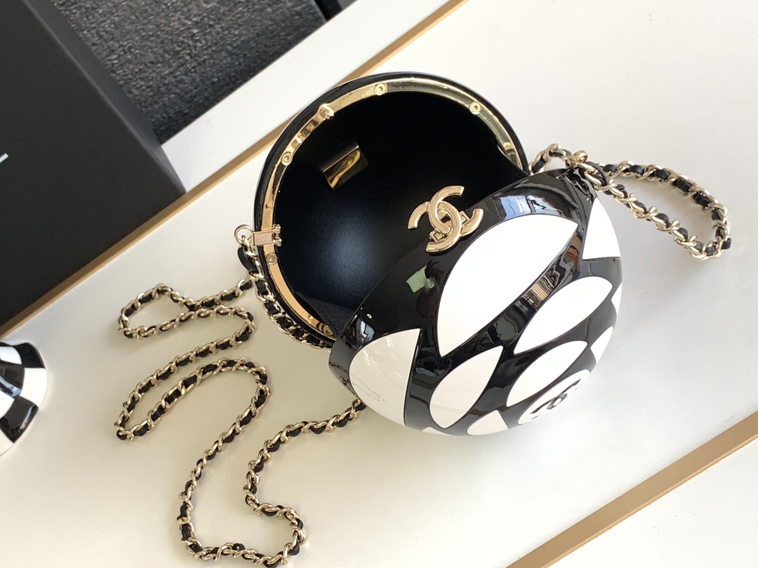 Bagsaaa Ch**el SPHERE MINAUDIERE Plexi & Gold-Tone Metal Black & White