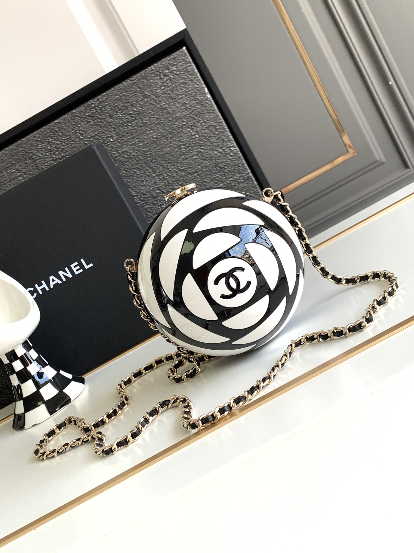 Bagsaaa Ch**el SPHERE MINAUDIERE Plexi & Gold-Tone Metal Black & White