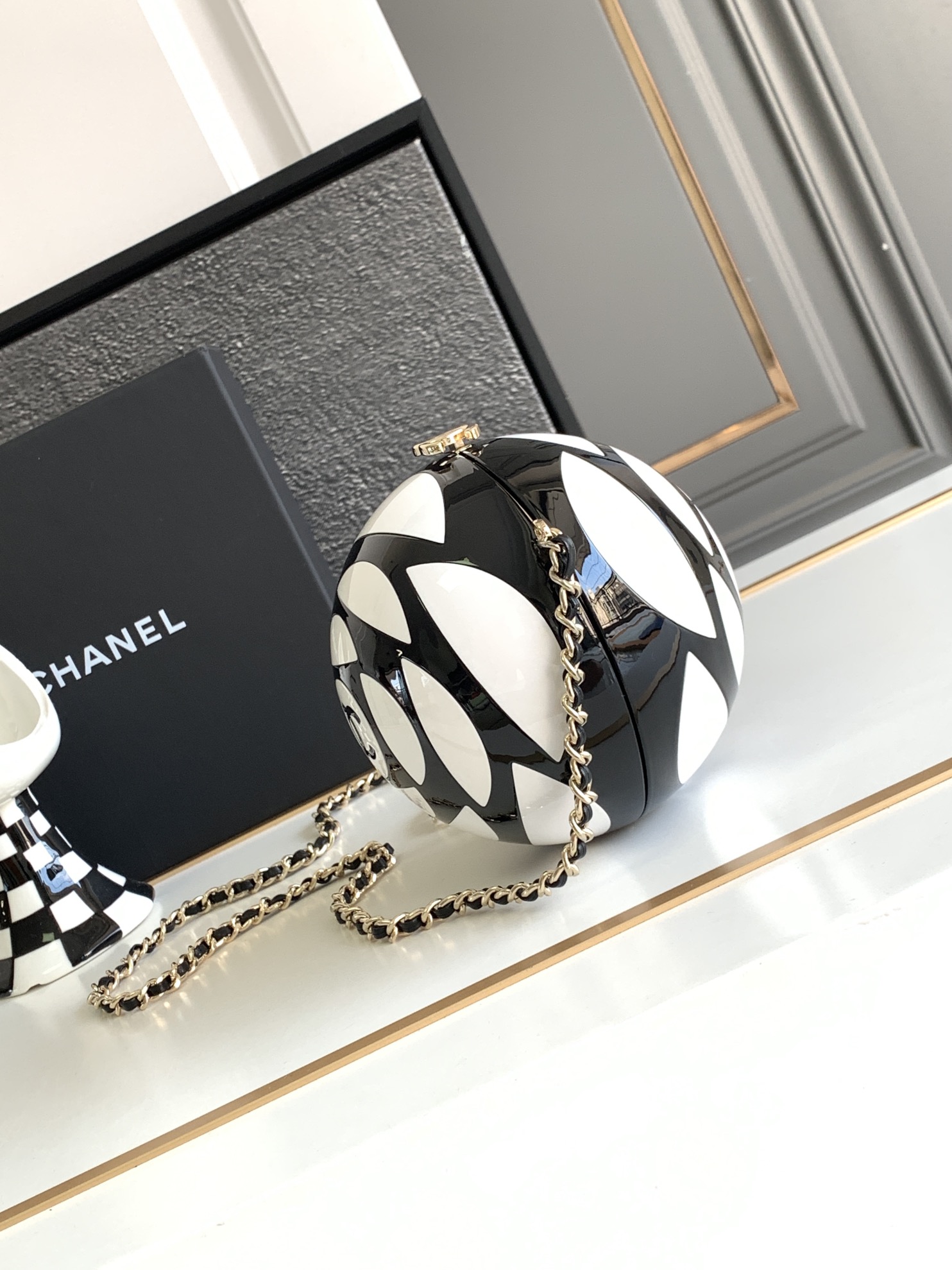 Bagsaaa Ch**el SPHERE MINAUDIERE Plexi & Gold-Tone Metal Black & White