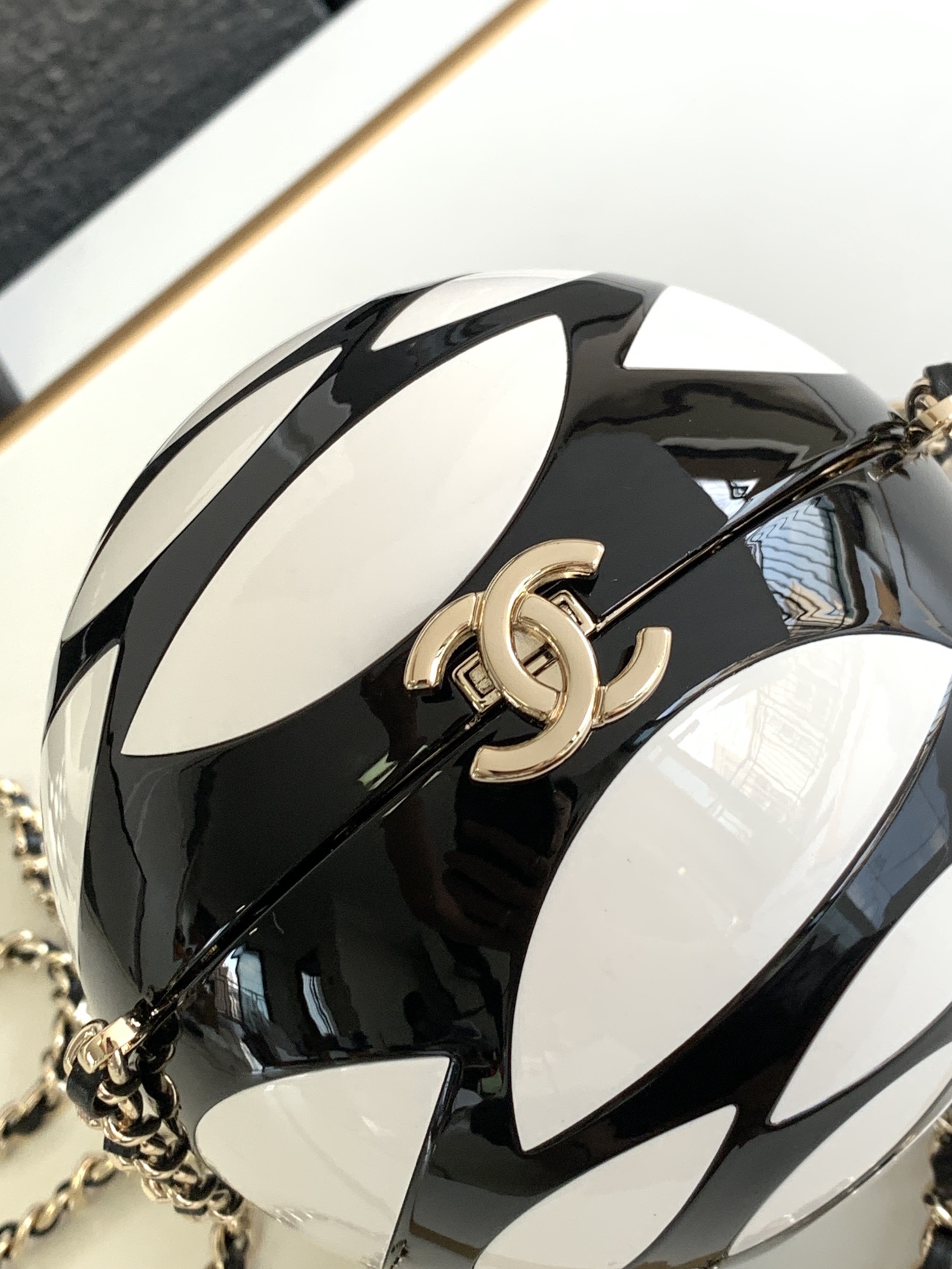 Bagsaaa Ch**el SPHERE MINAUDIERE Plexi & Gold-Tone Metal Black & White