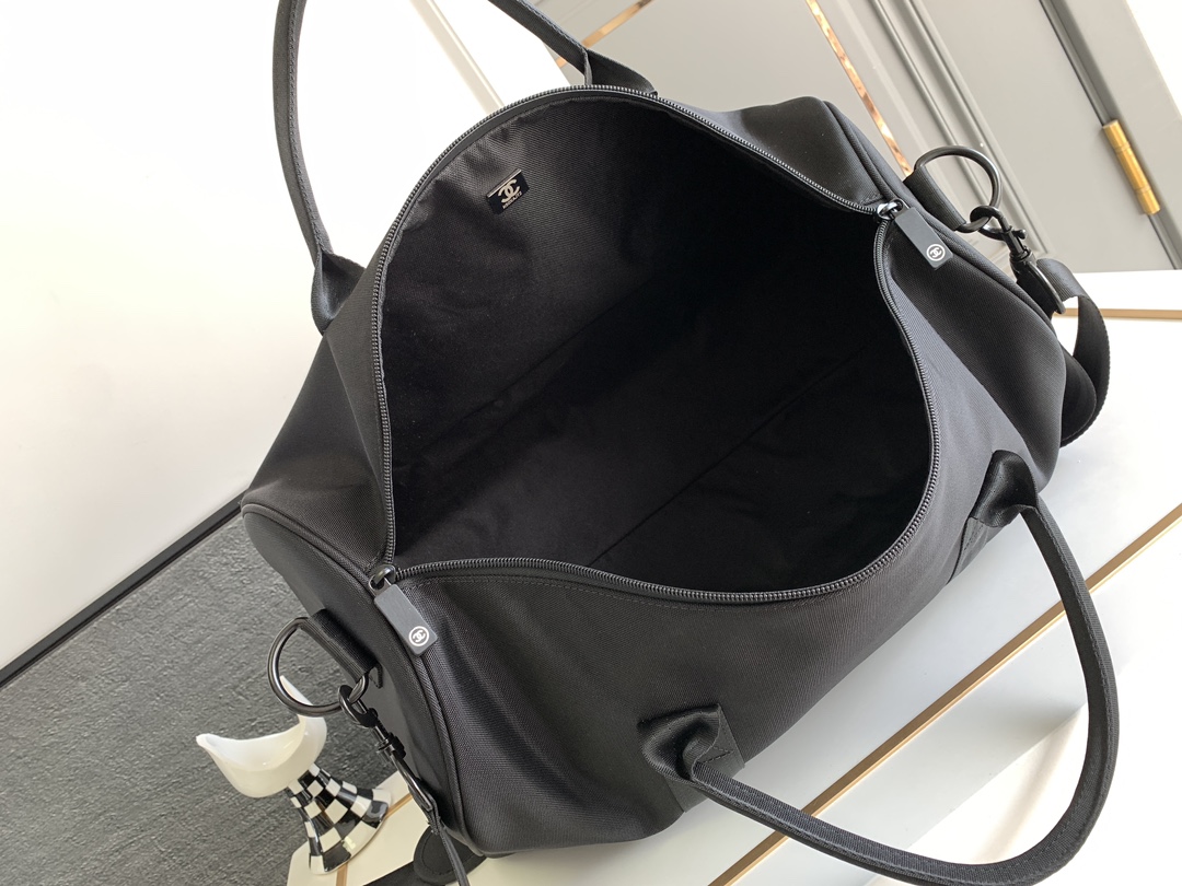 Bagsaaa Ch**el CC Logo Travel Bag 02