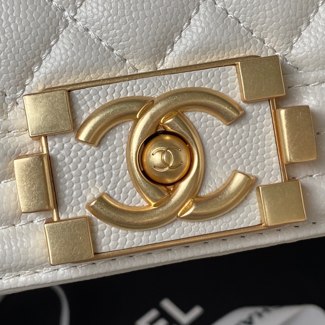 Bagsaaa Ch**el Le Boy Top Handle Caviar White 20cm