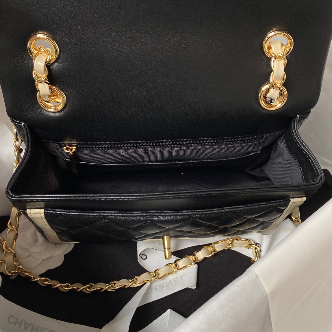 Bagsaaa Ch**el Flap Bag with patent line - 16×23×6cm