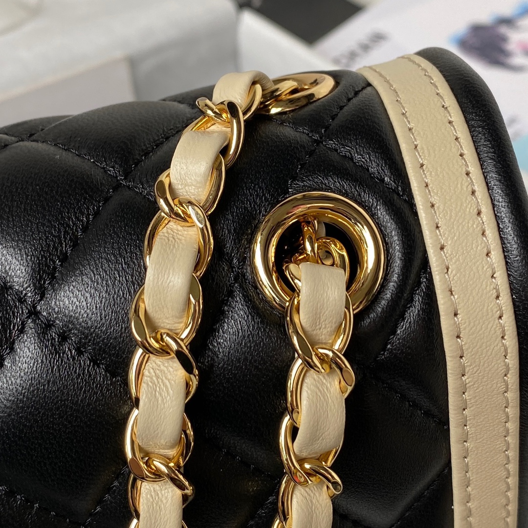 Bagsaaa Ch**el Flap Bag with patent line - 16×23×6cm
