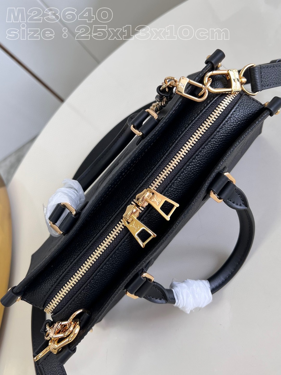 Bagsaaa L0vis Vvtt0n Onthego East West Black M23640 - 25 x 13 x 10 cm