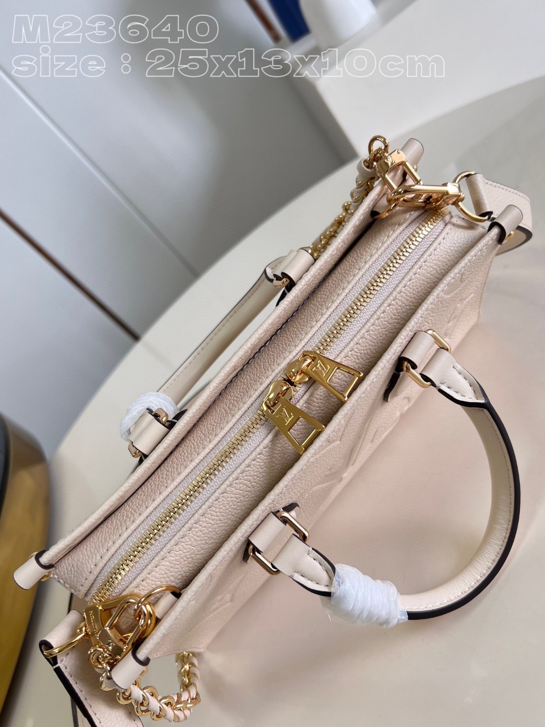 Bagsaaa L0vis Vvtt0n Onthego East West Cream M23698 - 25 x 13 x 10 cm