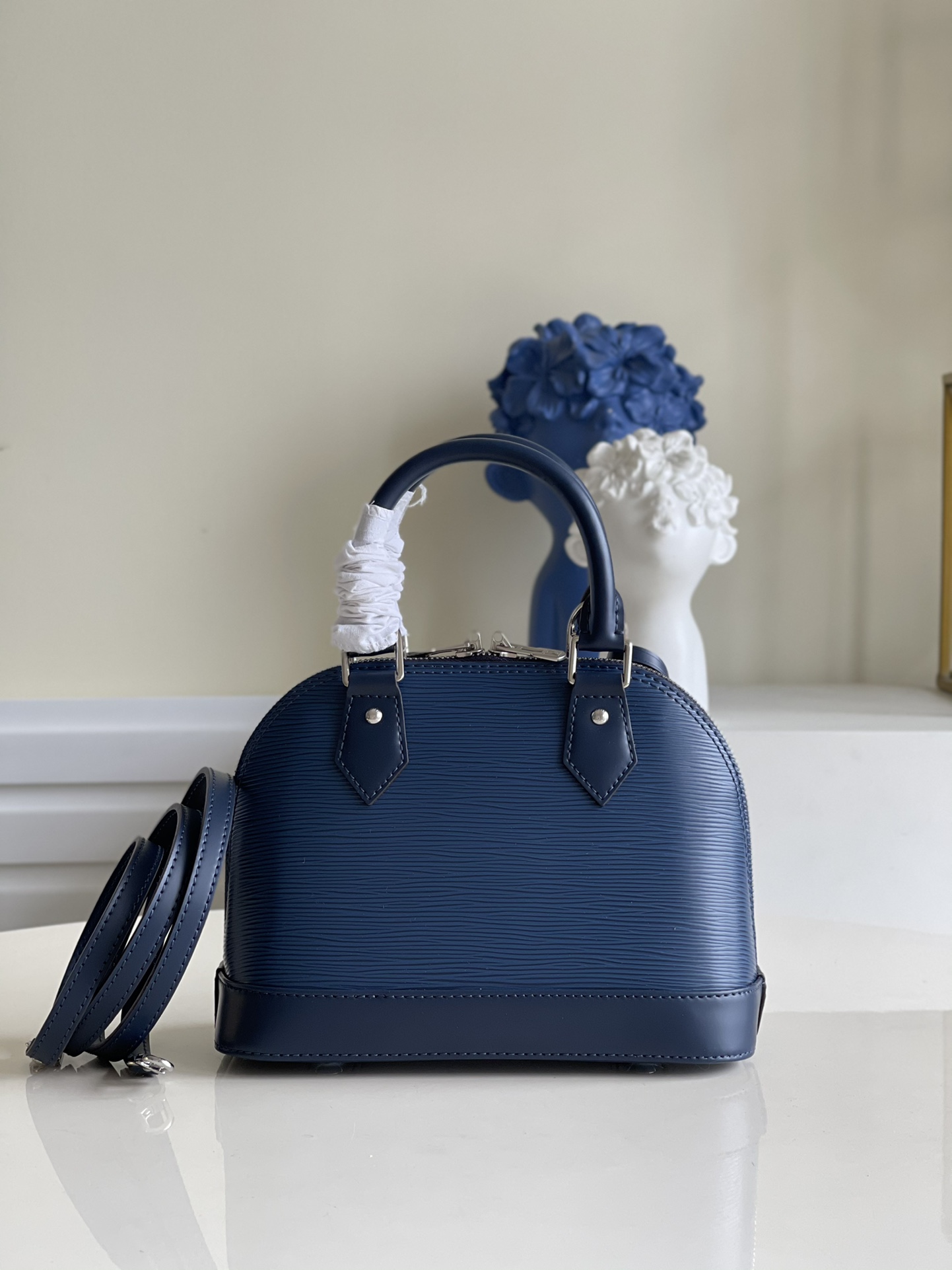 Bagsaaa L0vis Vvtt0n Alma BB Epi Leather Blue - 23.5 x 17.5 x 11.5