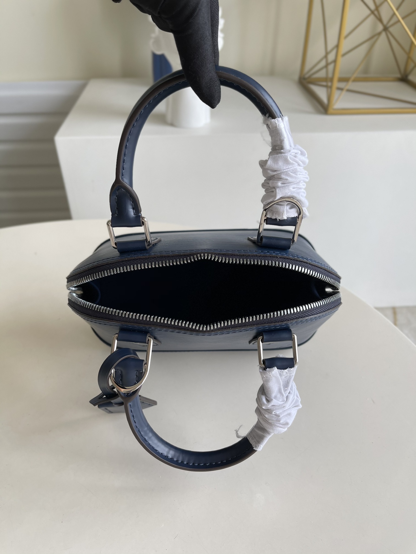 Bagsaaa L0vis Vvtt0n Alma BB Epi Leather Blue - 23.5 x 17.5 x 11.5