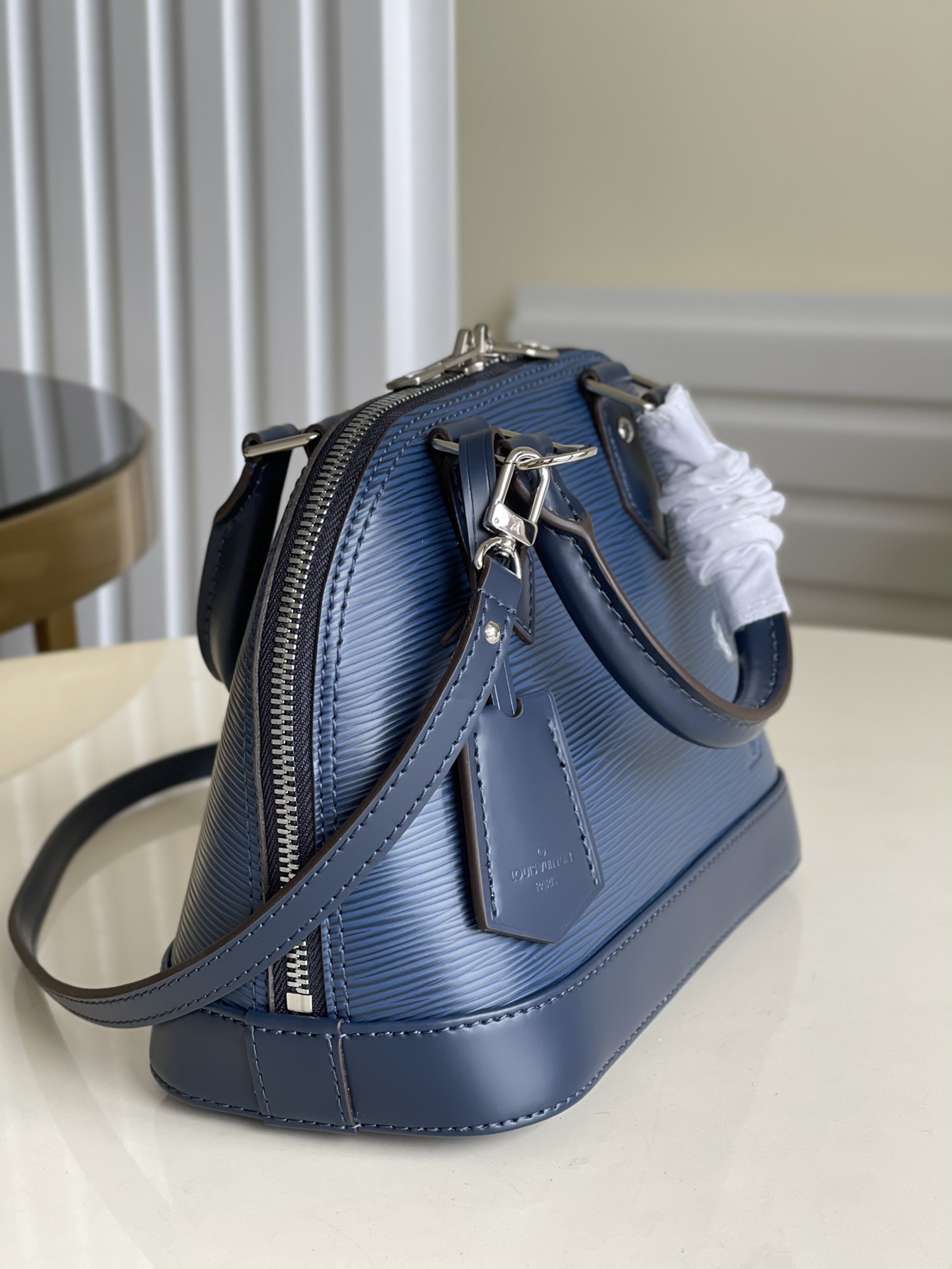 Bagsaaa L0vis Vvtt0n Alma BB Epi Leather Blue - 23.5 x 17.5 x 11.5