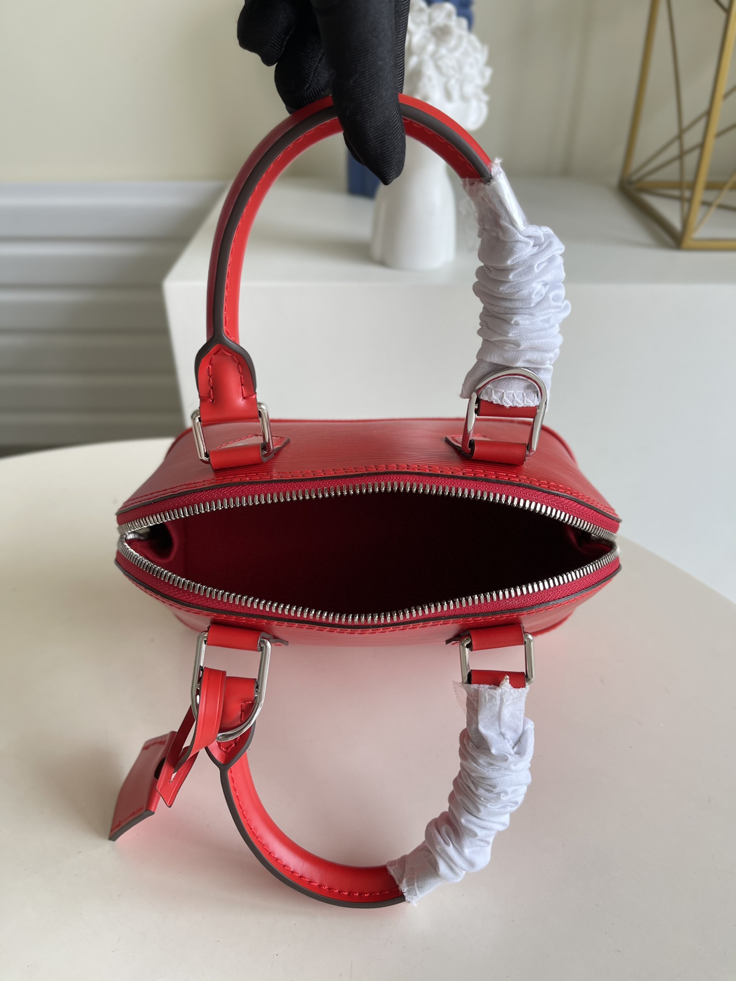 Bagsaaa L0vis Vvtt0n Alma BB Epi Leather Red - 23.5 x 17.5 x 11.5