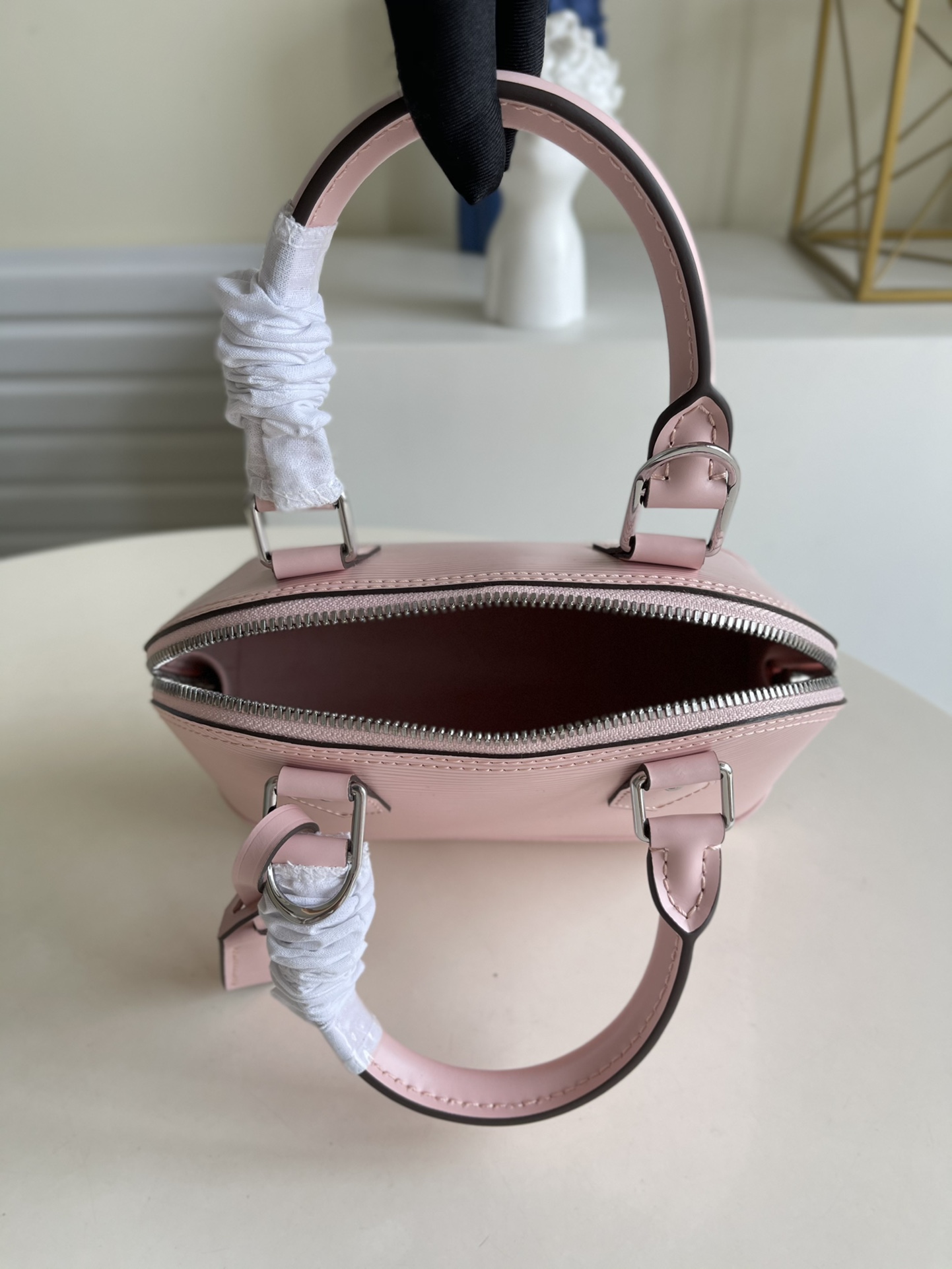 Bagsaaa L0vis Vvtt0n Alma BB Epi Leather Pink - 23.5 x 17.5 x 11.5
