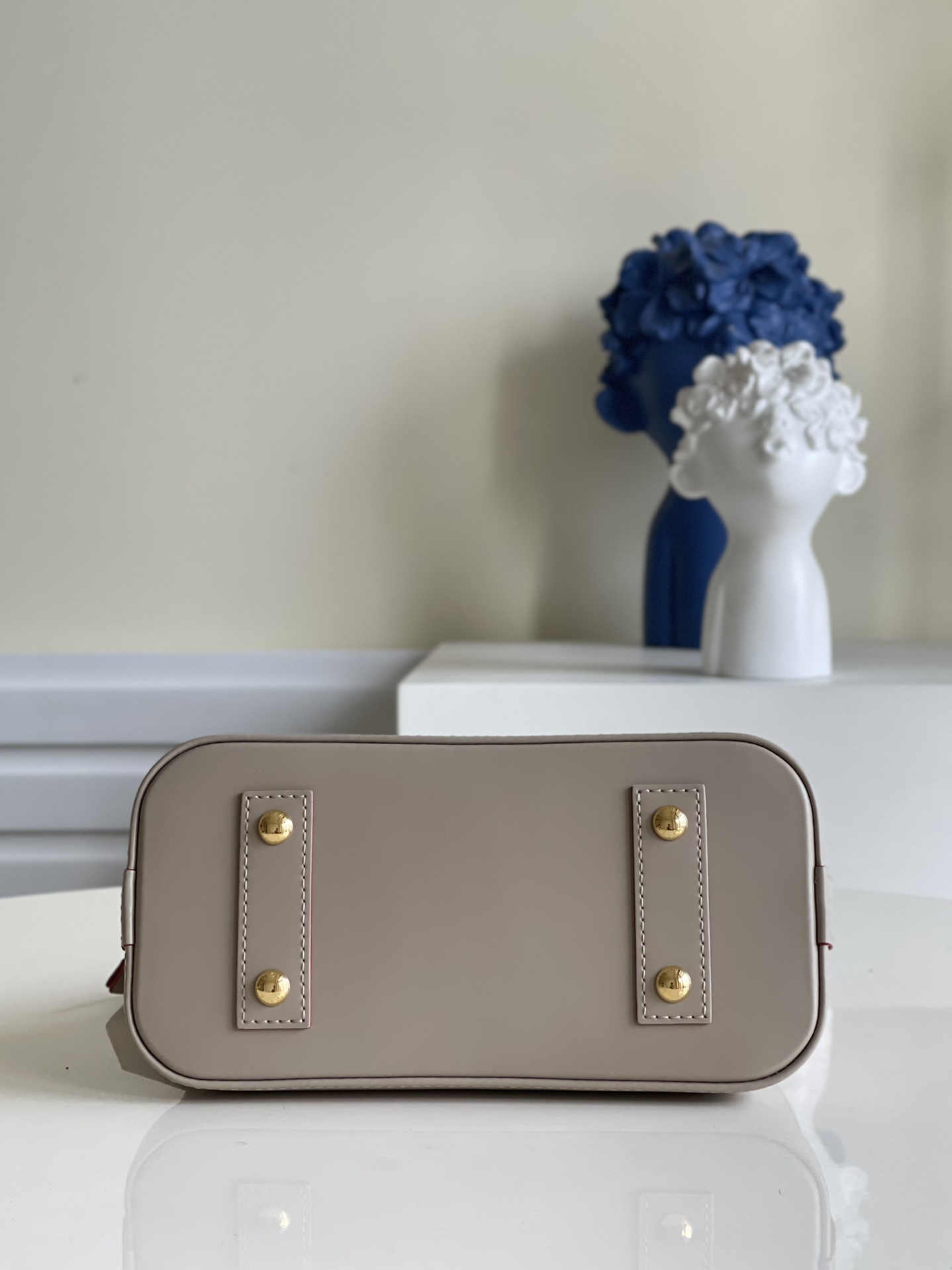 Bagsaaa L0vis Vvtt0n Alma BB Epi Leather Taupe - 23.5 x 17.5 x 11.5