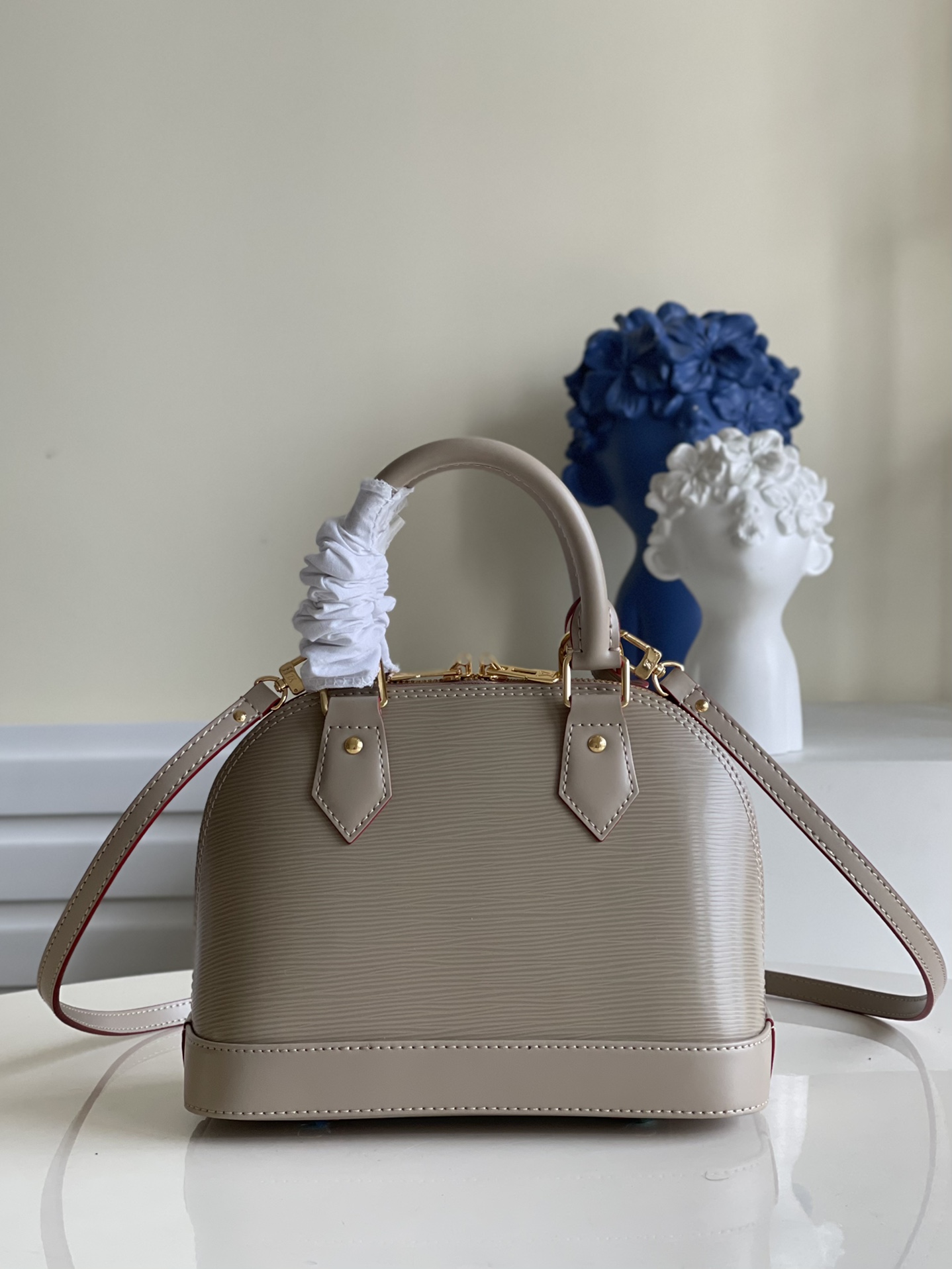 Bagsaaa L0vis Vvtt0n Alma BB Epi Leather Taupe - 23.5 x 17.5 x 11.5