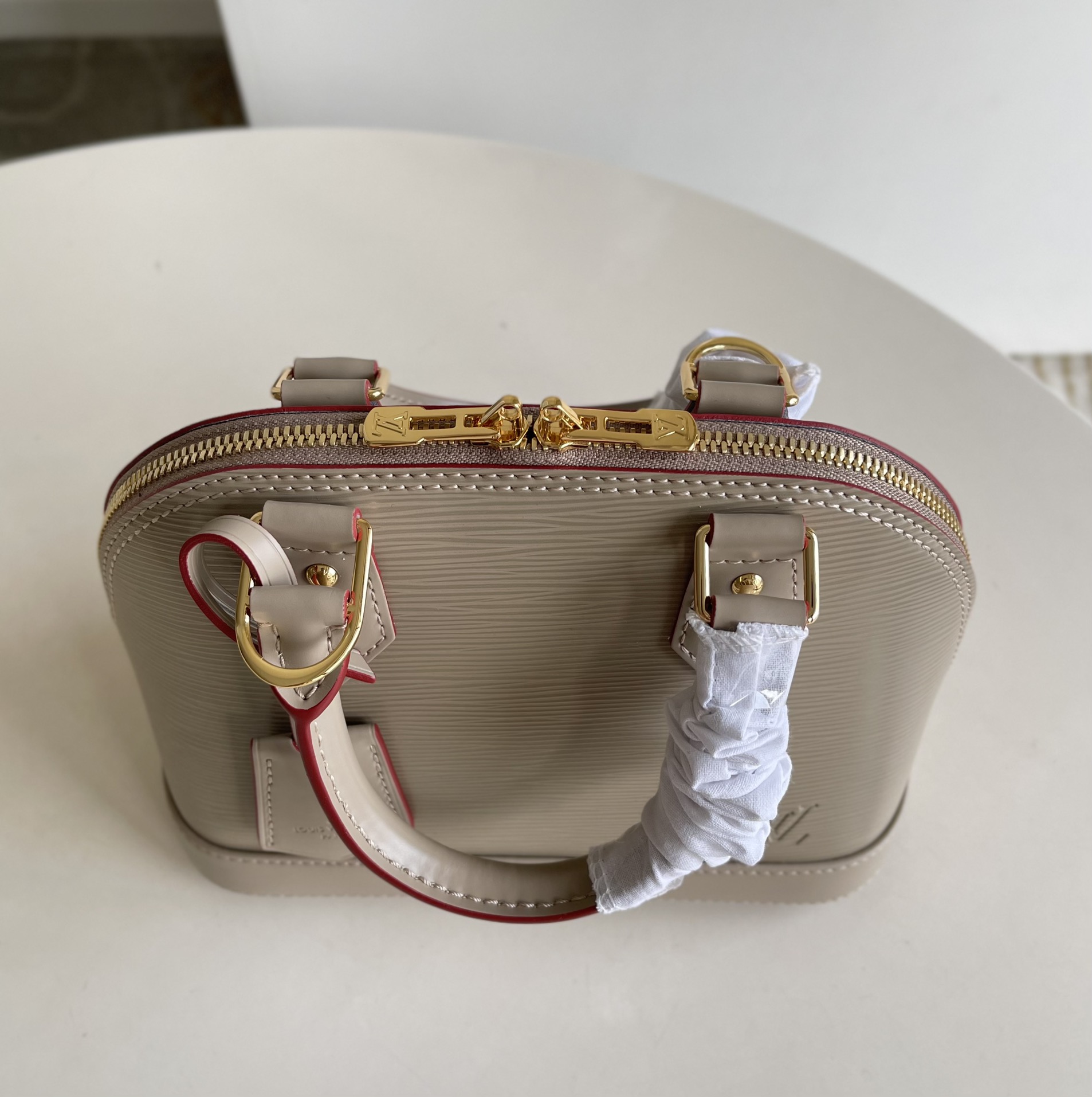 Bagsaaa L0vis Vvtt0n Alma BB Epi Leather Taupe - 23.5 x 17.5 x 11.5