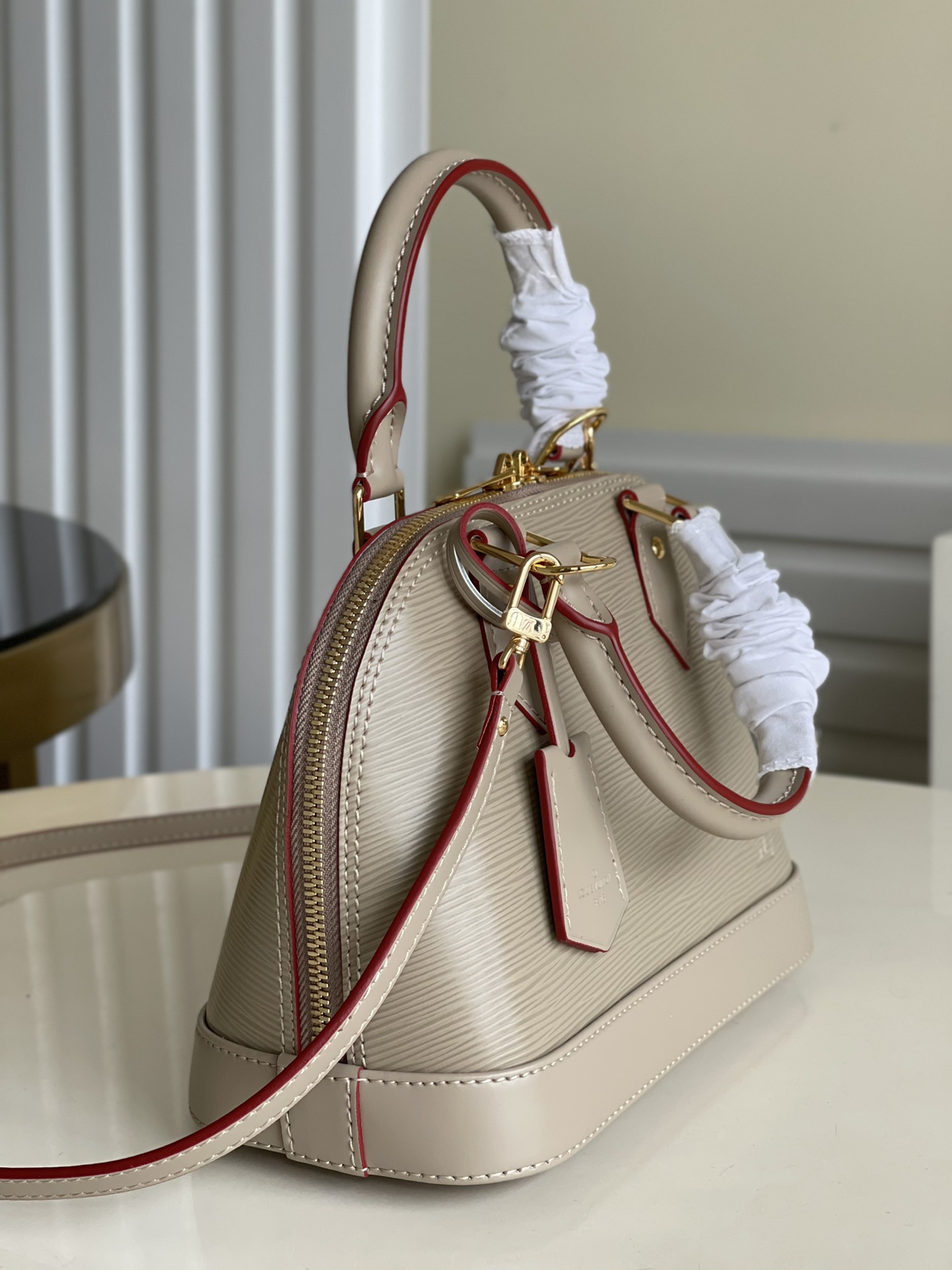 Bagsaaa L0vis Vvtt0n Alma BB Epi Leather Taupe - 23.5 x 17.5 x 11.5