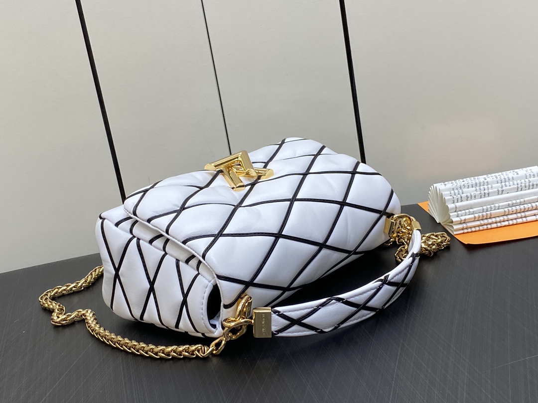 Bagsaaa L0vis Vvtt0n Twist Malletage Pico GO-14 MM bag white